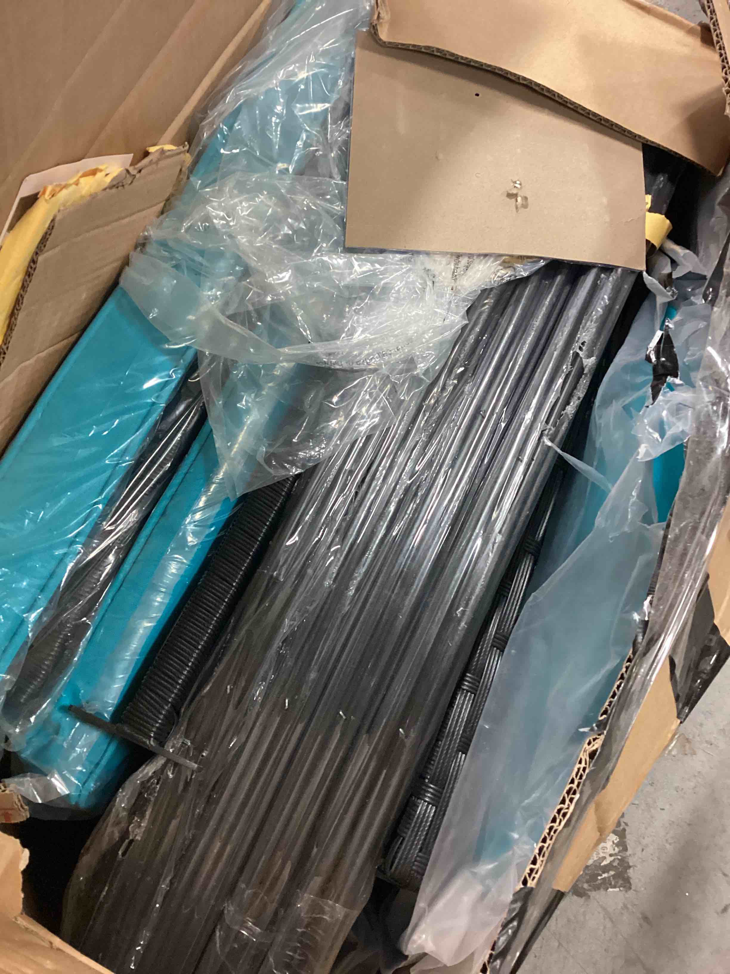 https://s3.amazonaws.com/lotting-images-prod/bidfta/PPE0474991_1729182145903.jpeg