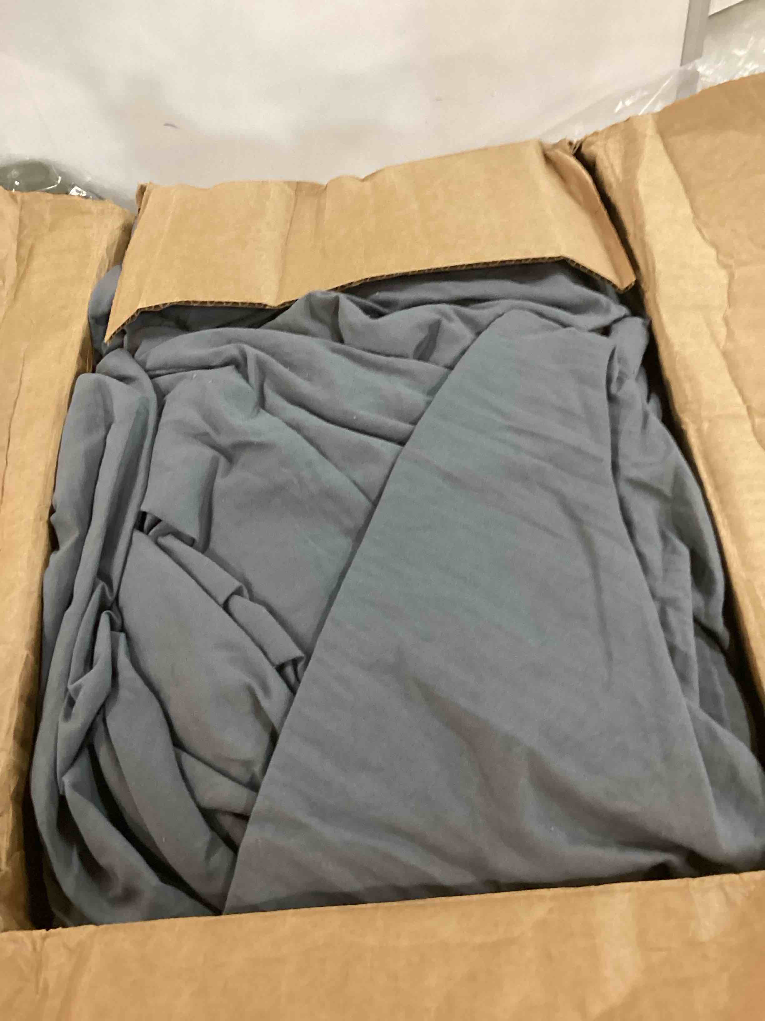 https://s3.amazonaws.com/lotting-images-prod/bidfta/PPE0479564_1730508464032.jpeg