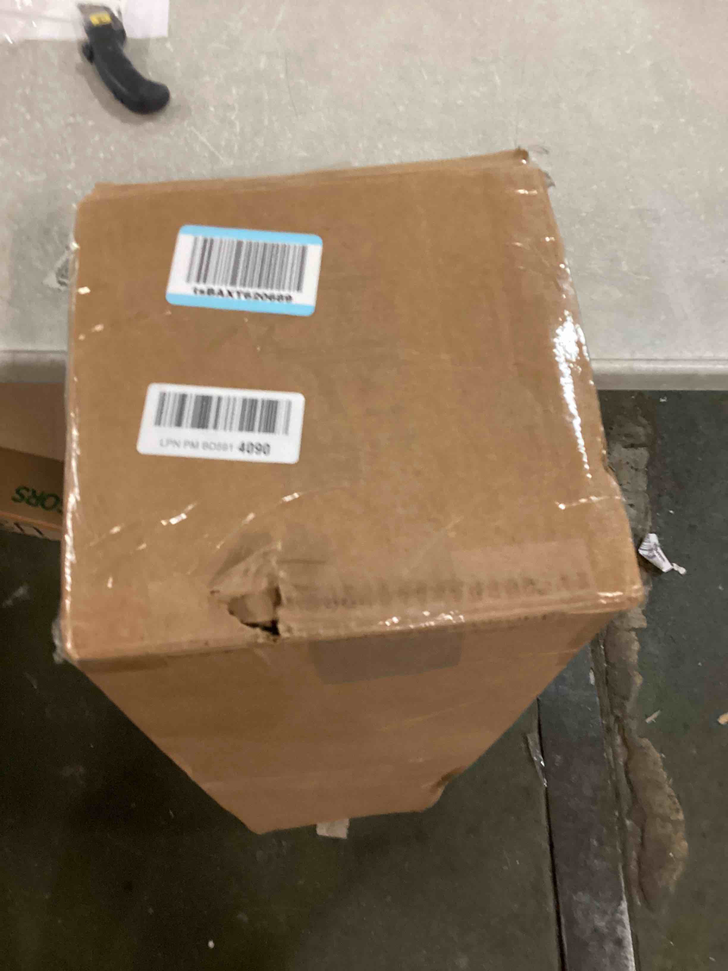 https://s3.amazonaws.com/lotting-images-prod/bidfta/PPE0479957_1730343143377.jpeg