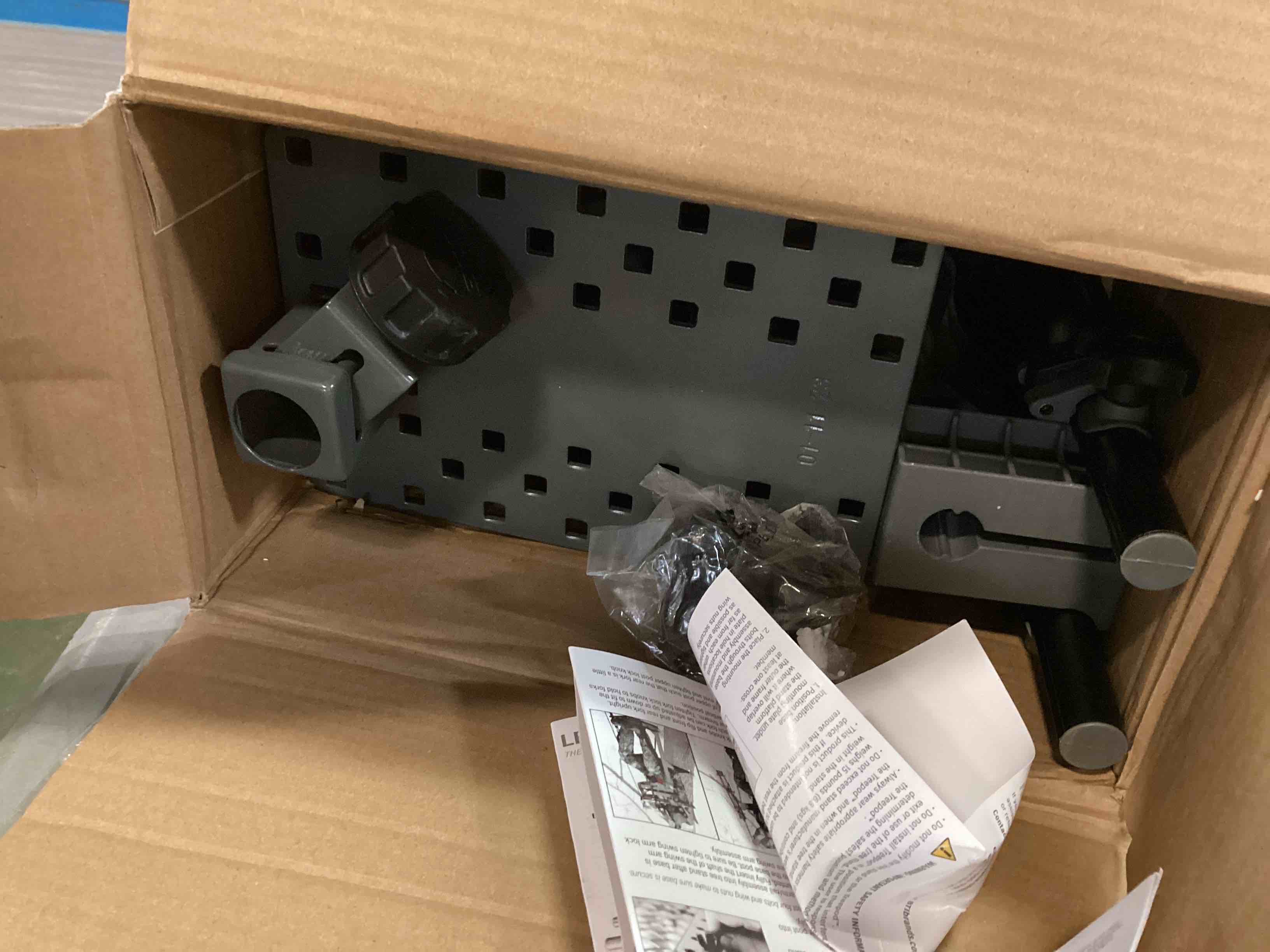 https://s3.amazonaws.com/lotting-images-prod/bidfta/PPE0480963_1729868734667.jpeg