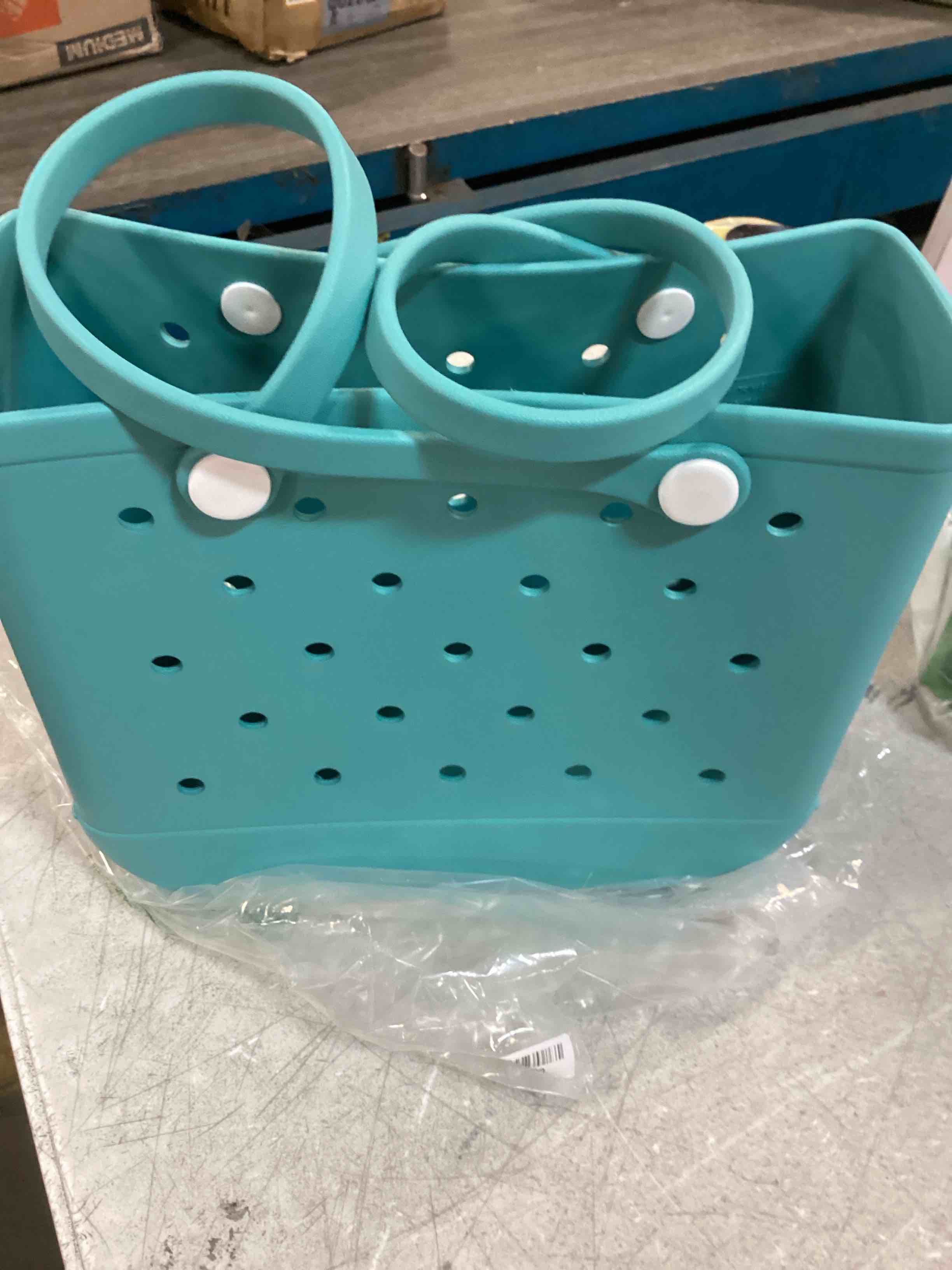 https://s3.amazonaws.com/lotting-images-prod/bidfta/PPE0481345_1729691569804.jpeg