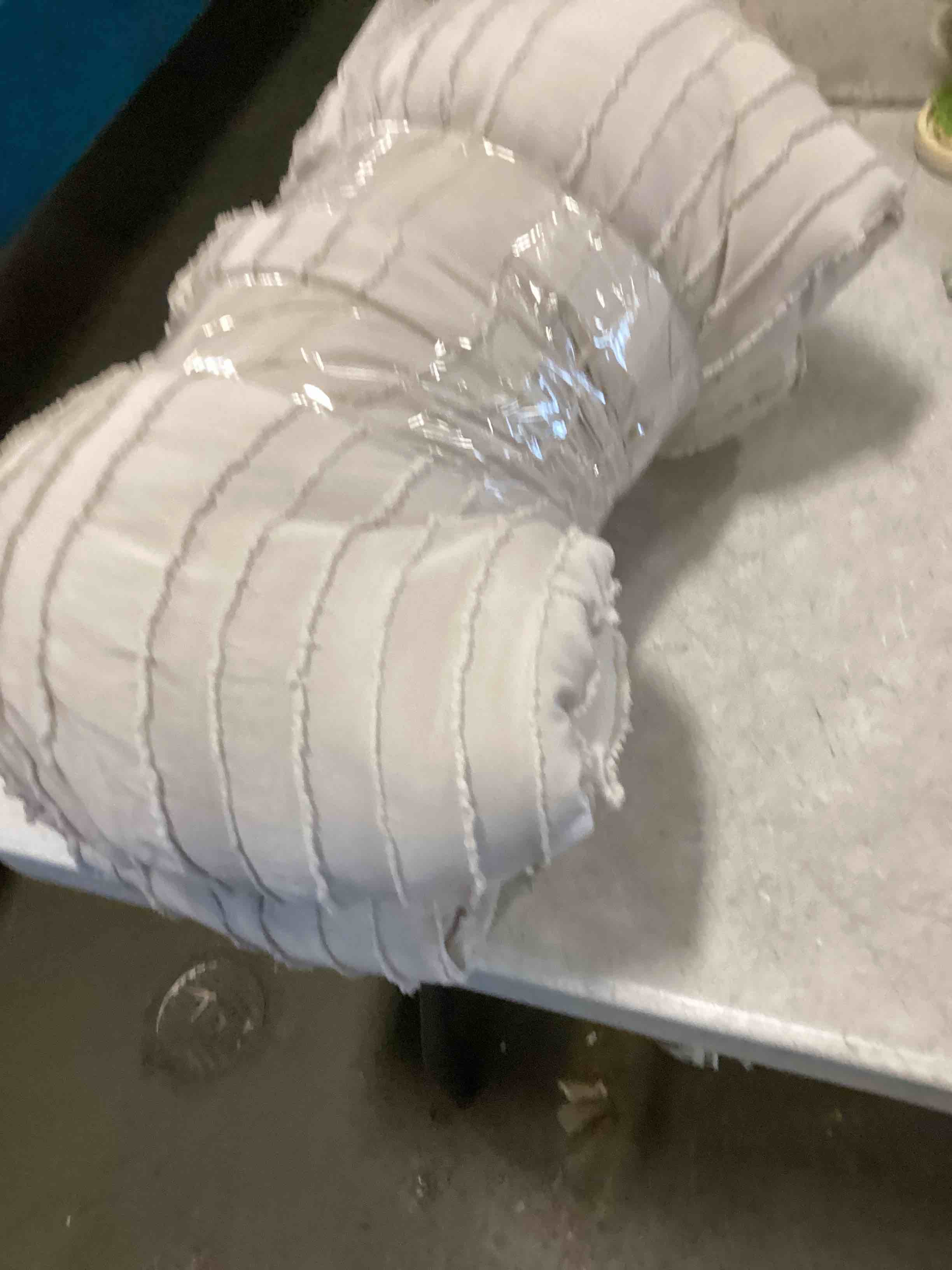 https://s3.amazonaws.com/lotting-images-prod/bidfta/PPE0481930_1729186636408.jpeg