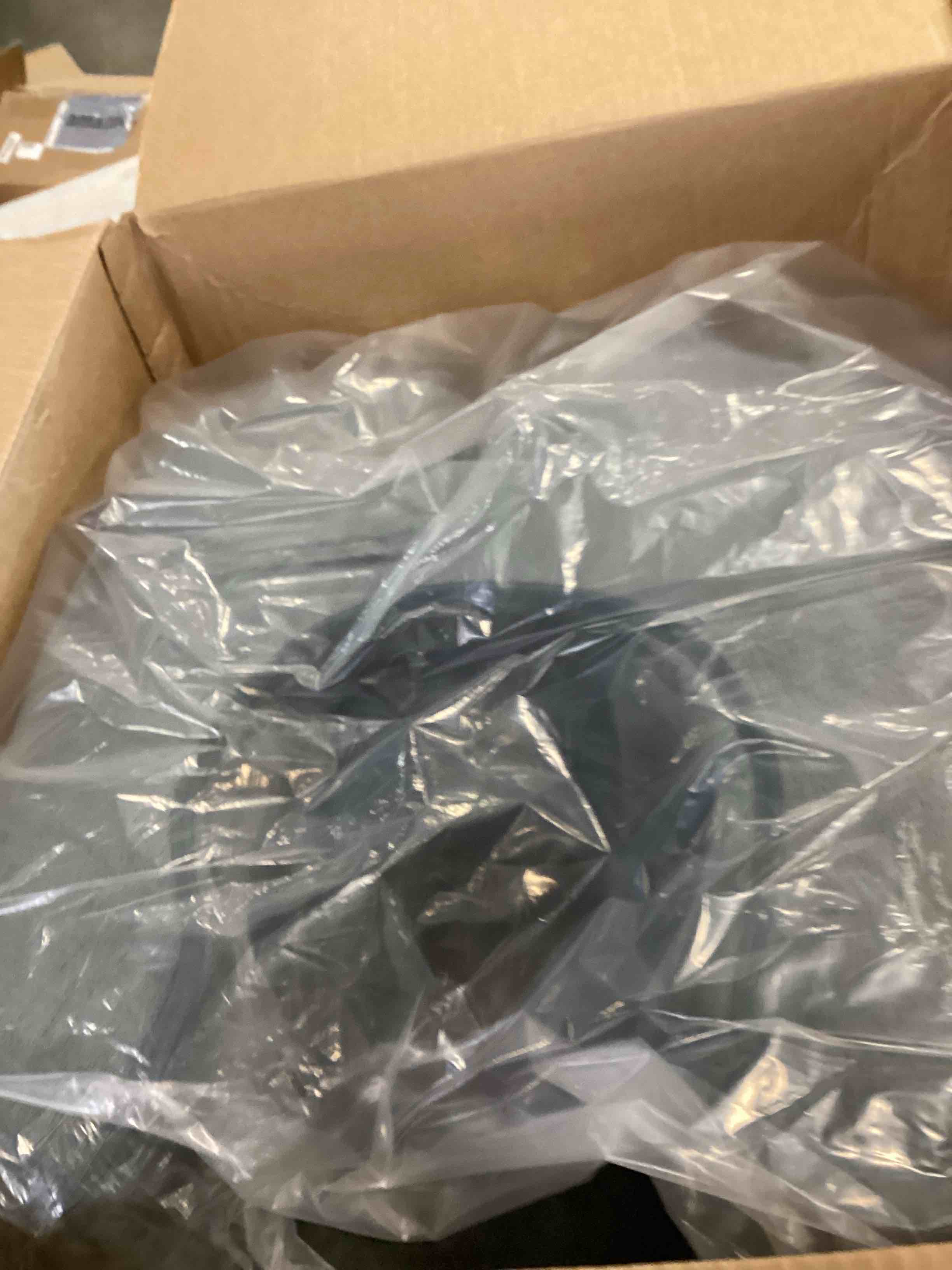 https://s3.amazonaws.com/lotting-images-prod/bidfta/PPE0482080_1730491088609.jpeg