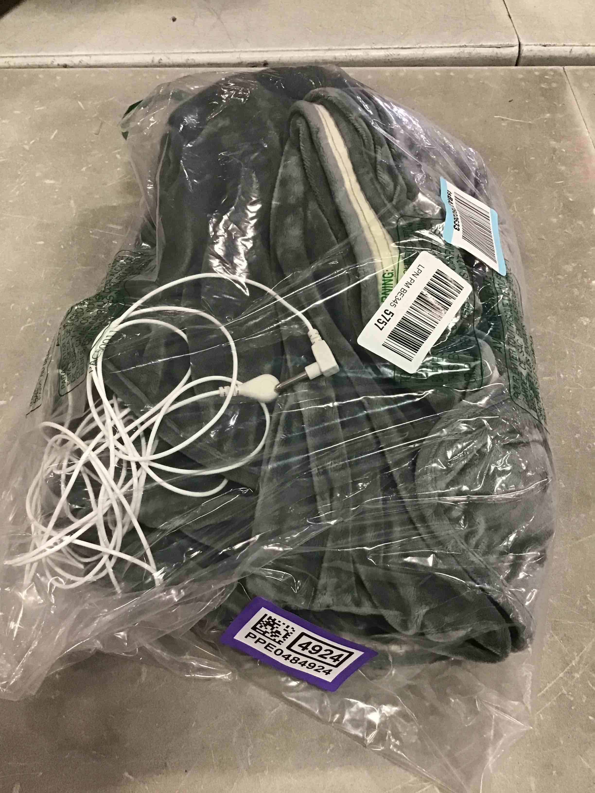 https://s3.amazonaws.com/lotting-images-prod/bidfta/PPE0484924_1729882214591.jpeg