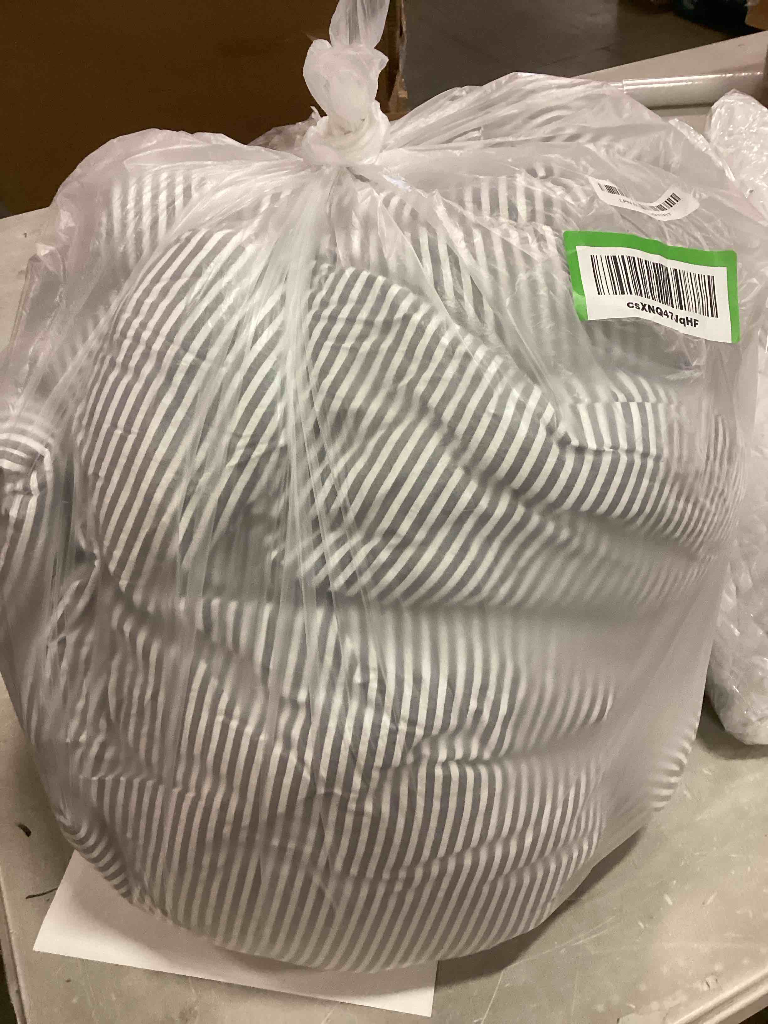 https://s3.amazonaws.com/lotting-images-prod/bidfta/PPE0485512_1729624273617.jpeg