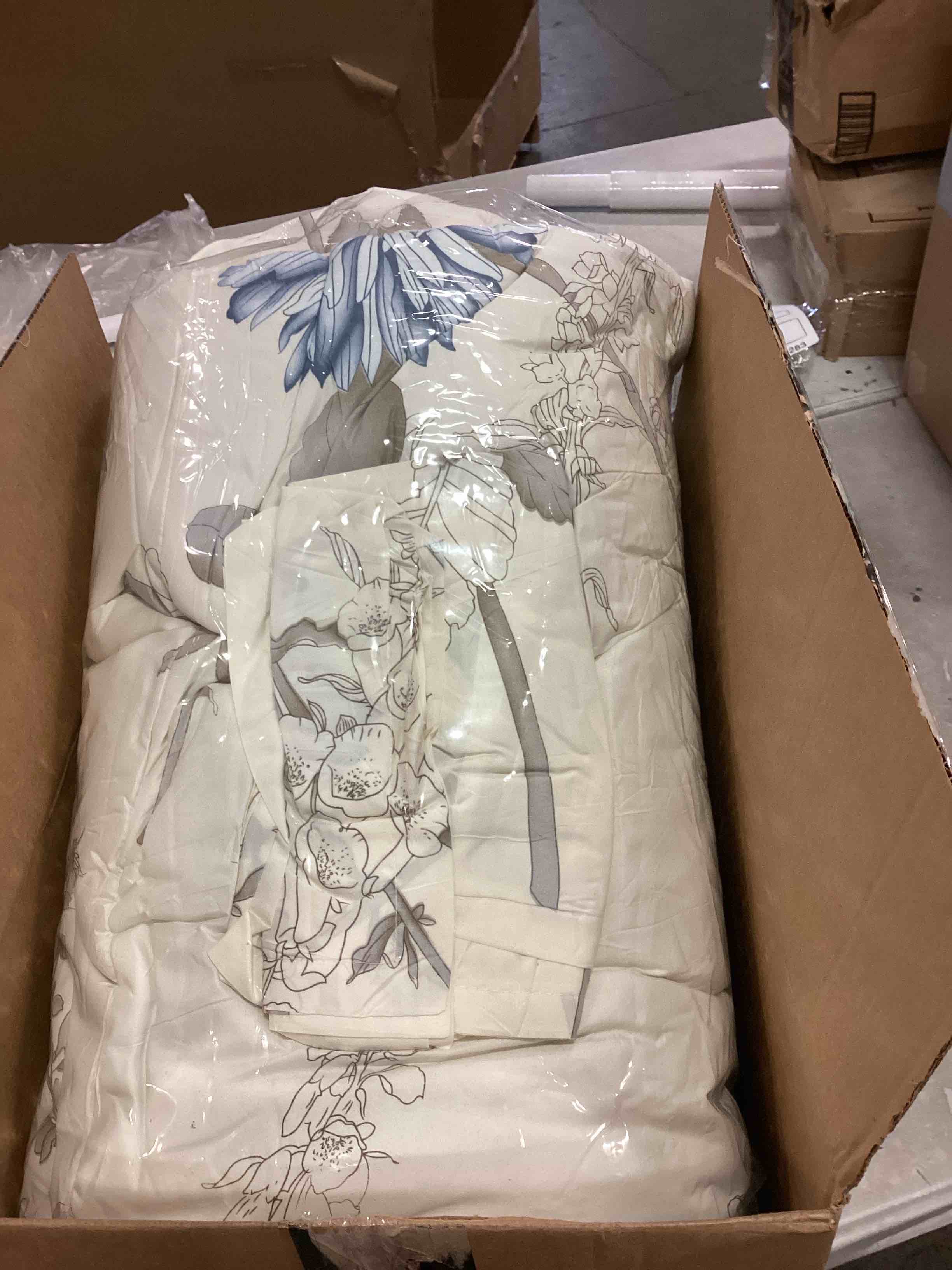 https://s3.amazonaws.com/lotting-images-prod/bidfta/PPE0485513_1729623962415.jpeg