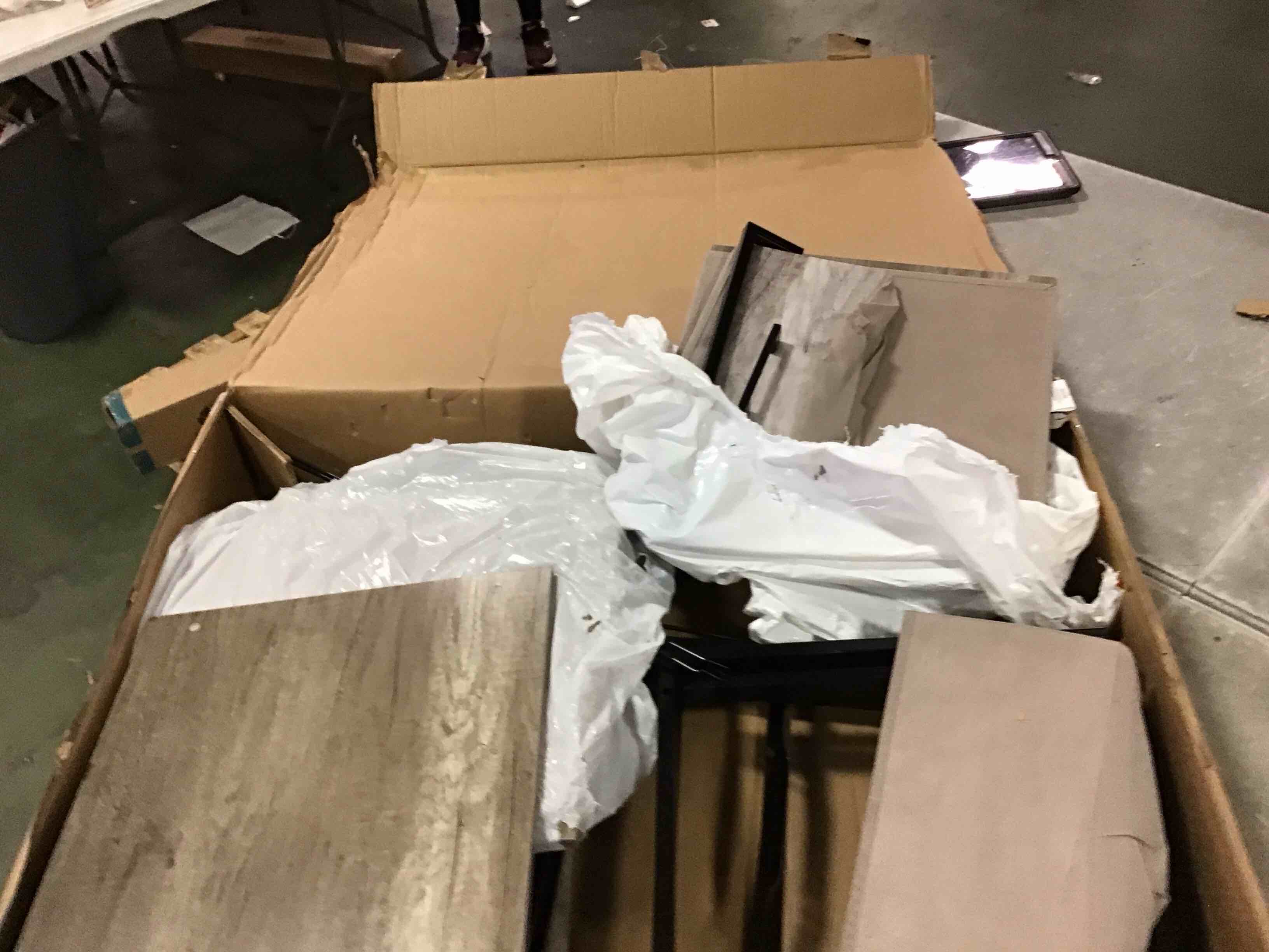 https://s3.amazonaws.com/lotting-images-prod/bidfta/PPE0486579_1730997876044.jpeg