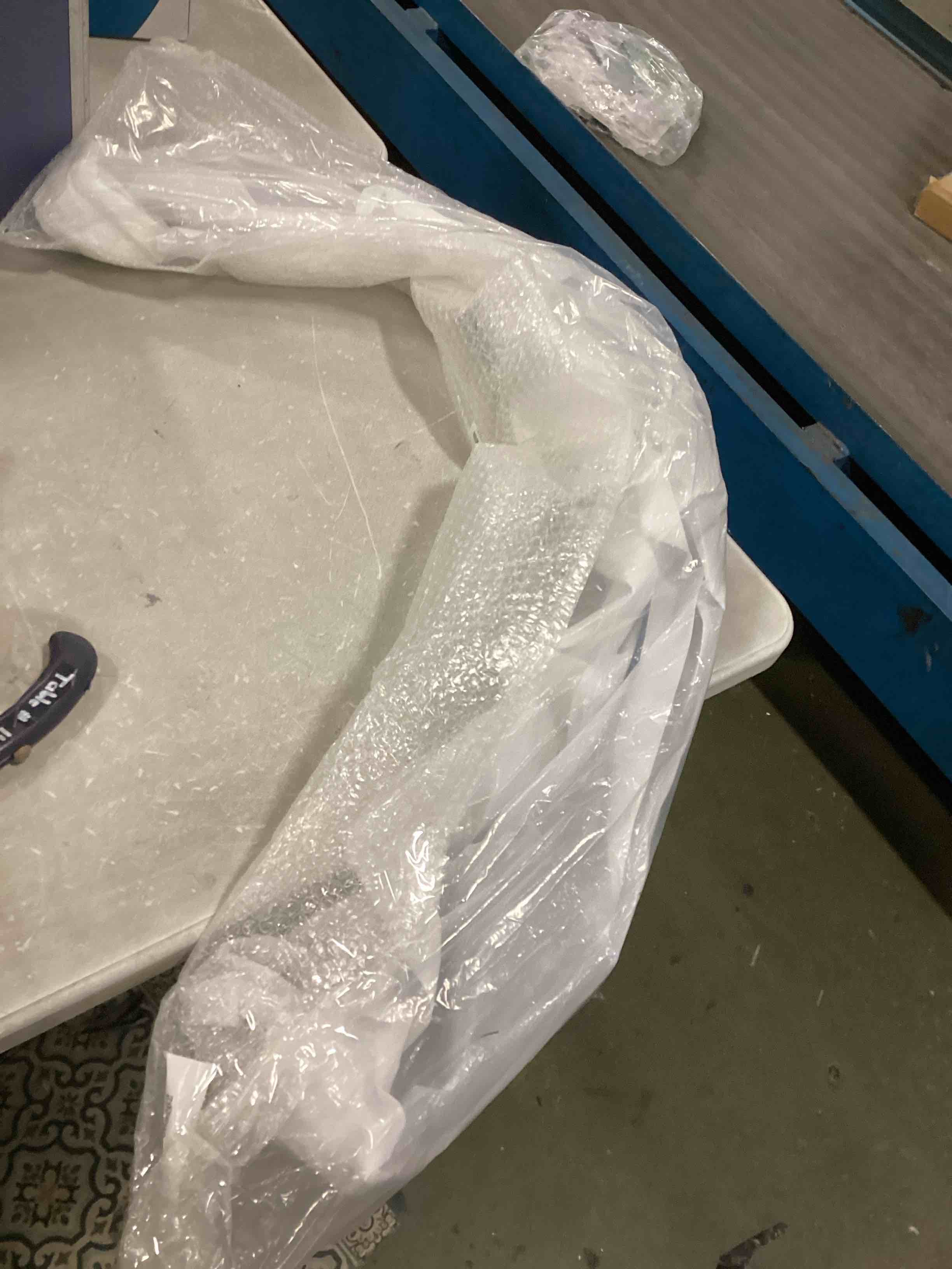 https://s3.amazonaws.com/lotting-images-prod/bidfta/PPE0496136_1732283363434.jpeg