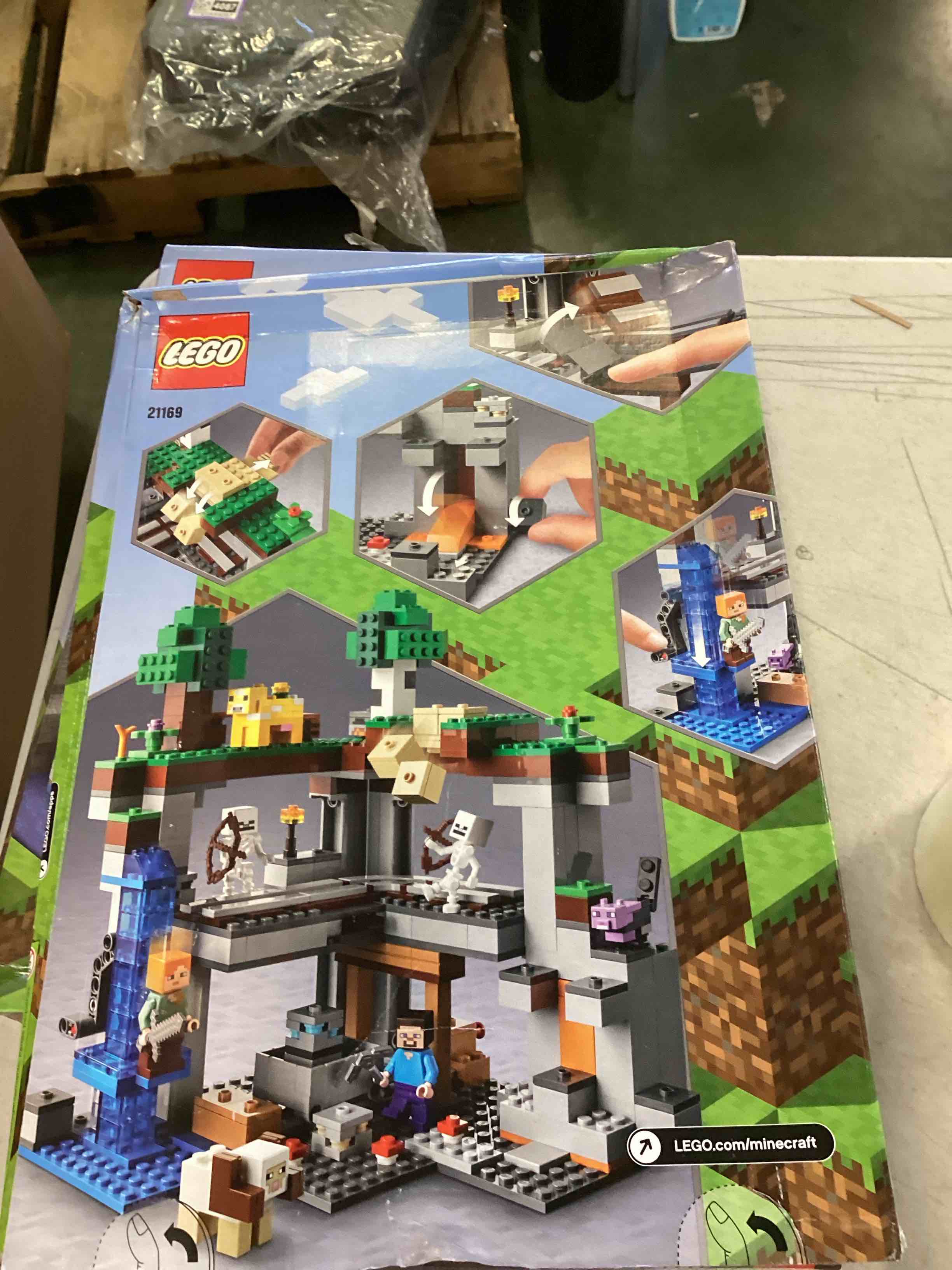https://s3.amazonaws.com/lotting-images-prod/bidfta/PPE0499961_1729106662670.jpeg
