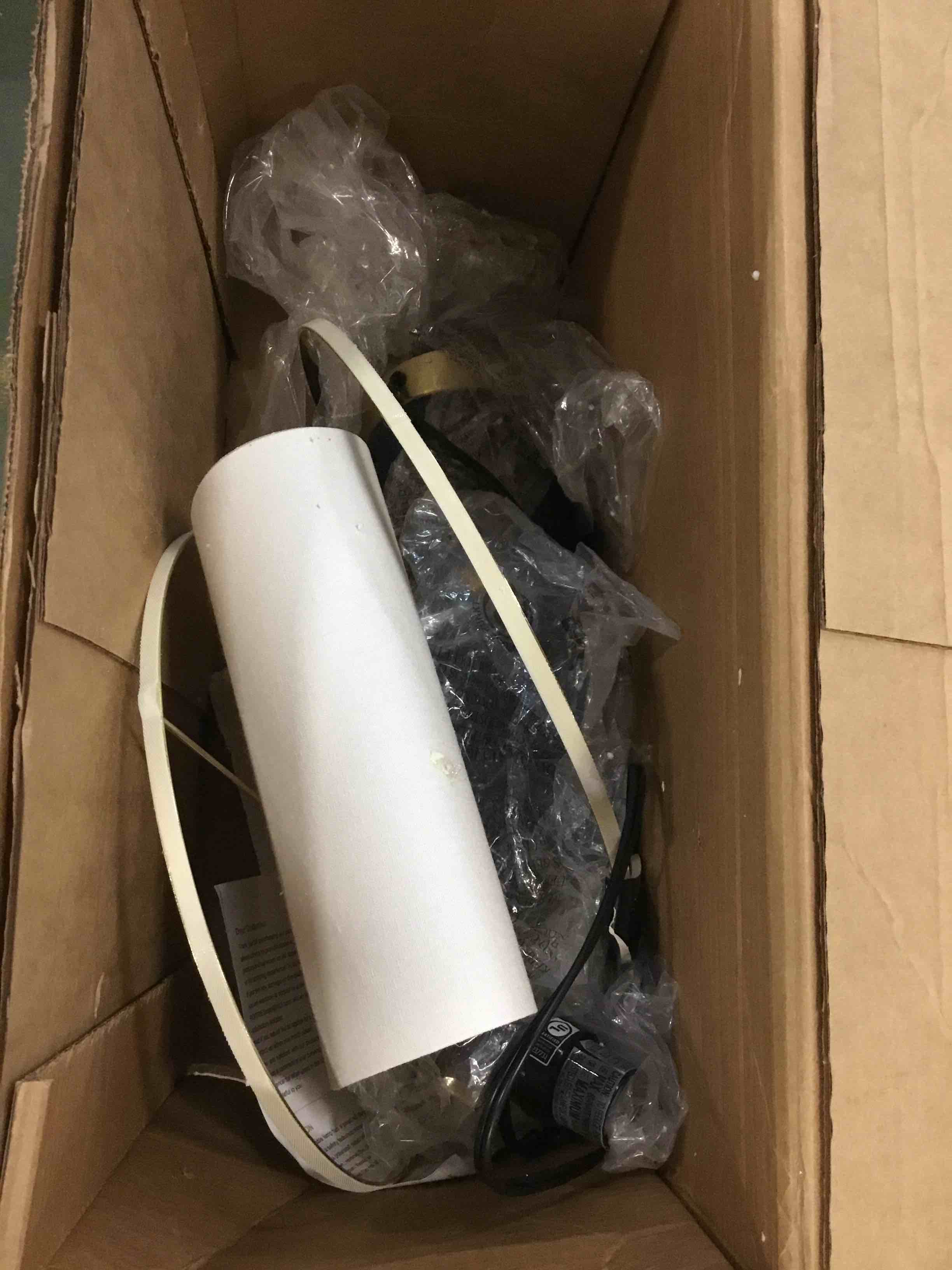 https://s3.amazonaws.com/lotting-images-prod/bidfta/PPE0500885_1730173249775.jpeg