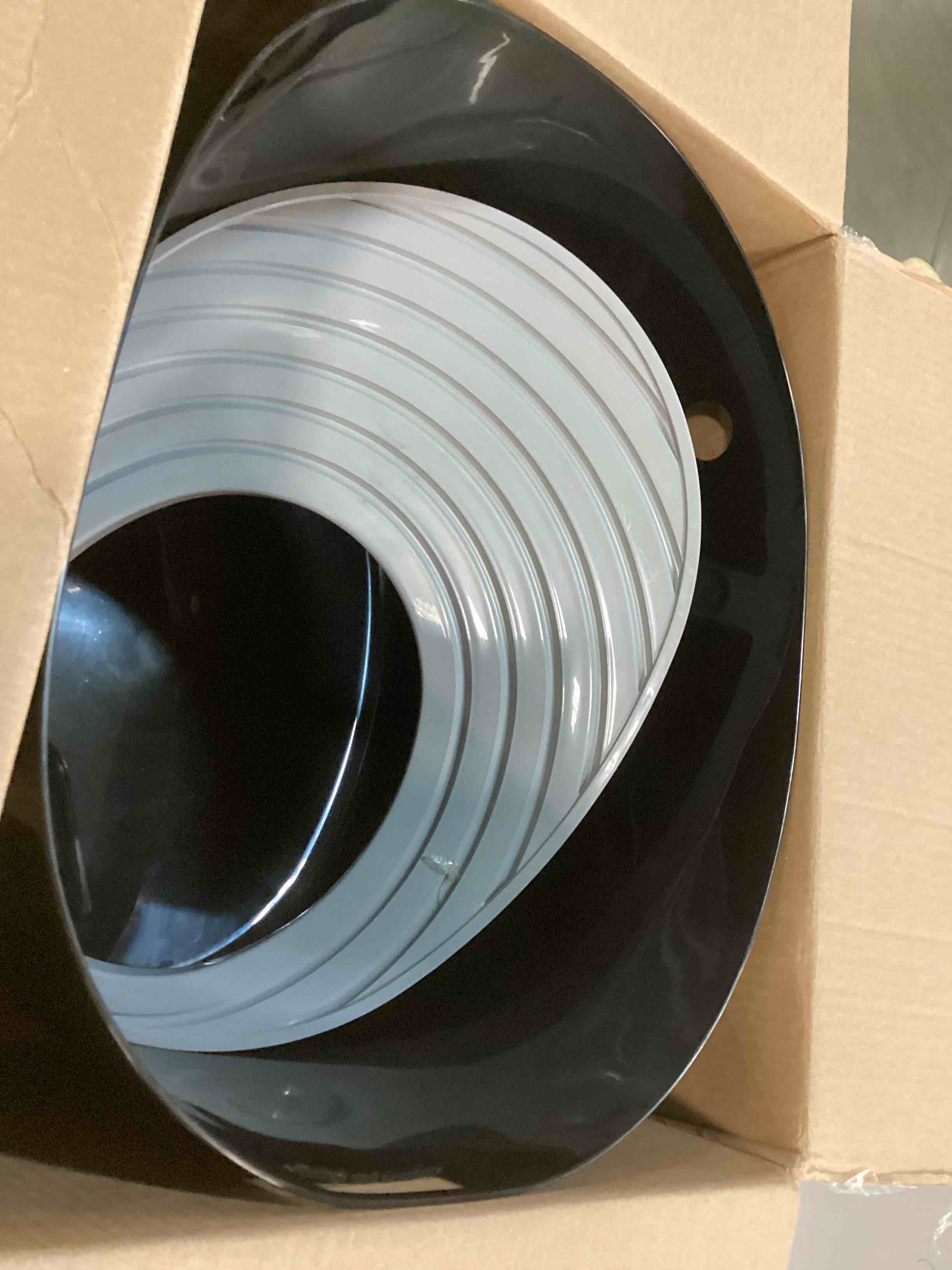 https://s3.amazonaws.com/lotting-images-prod/bidfta/PPE0502030_1728992701613.jpeg