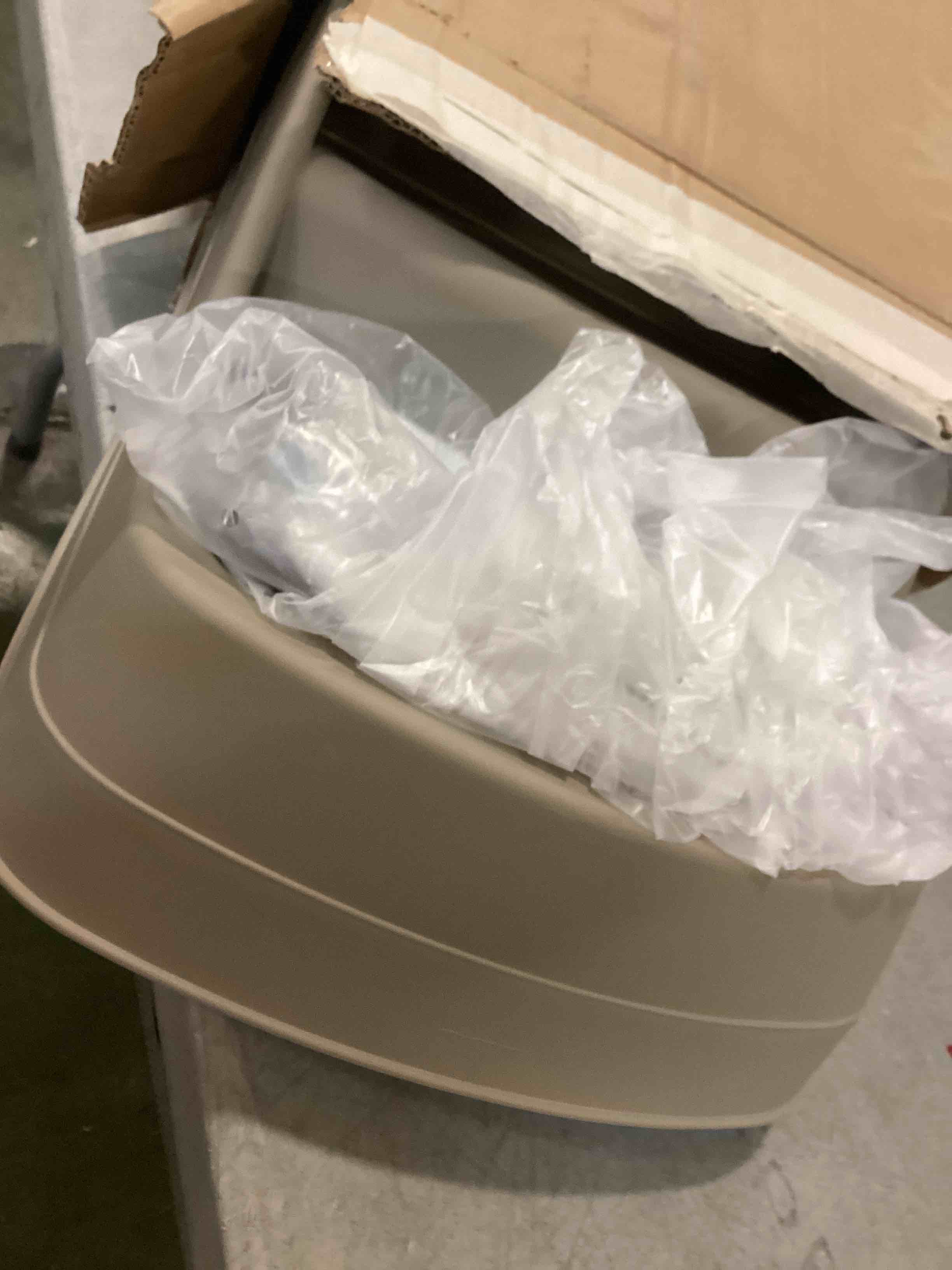 https://s3.amazonaws.com/lotting-images-prod/bidfta/PPE0502307_1729080814791.jpeg