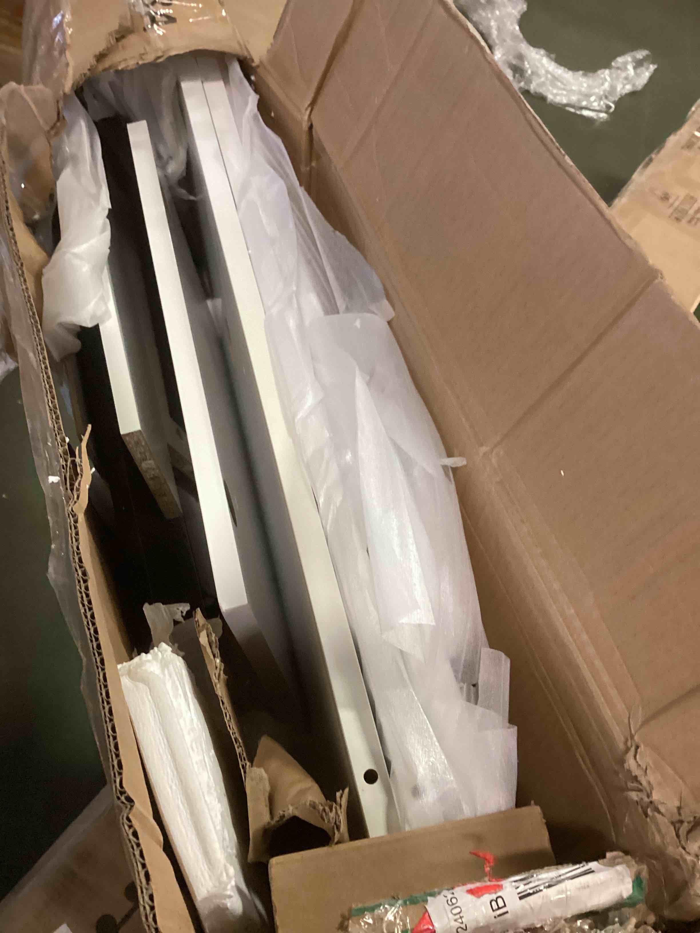 https://s3.amazonaws.com/lotting-images-prod/bidfta/PPE0503162_1730294000711.jpeg