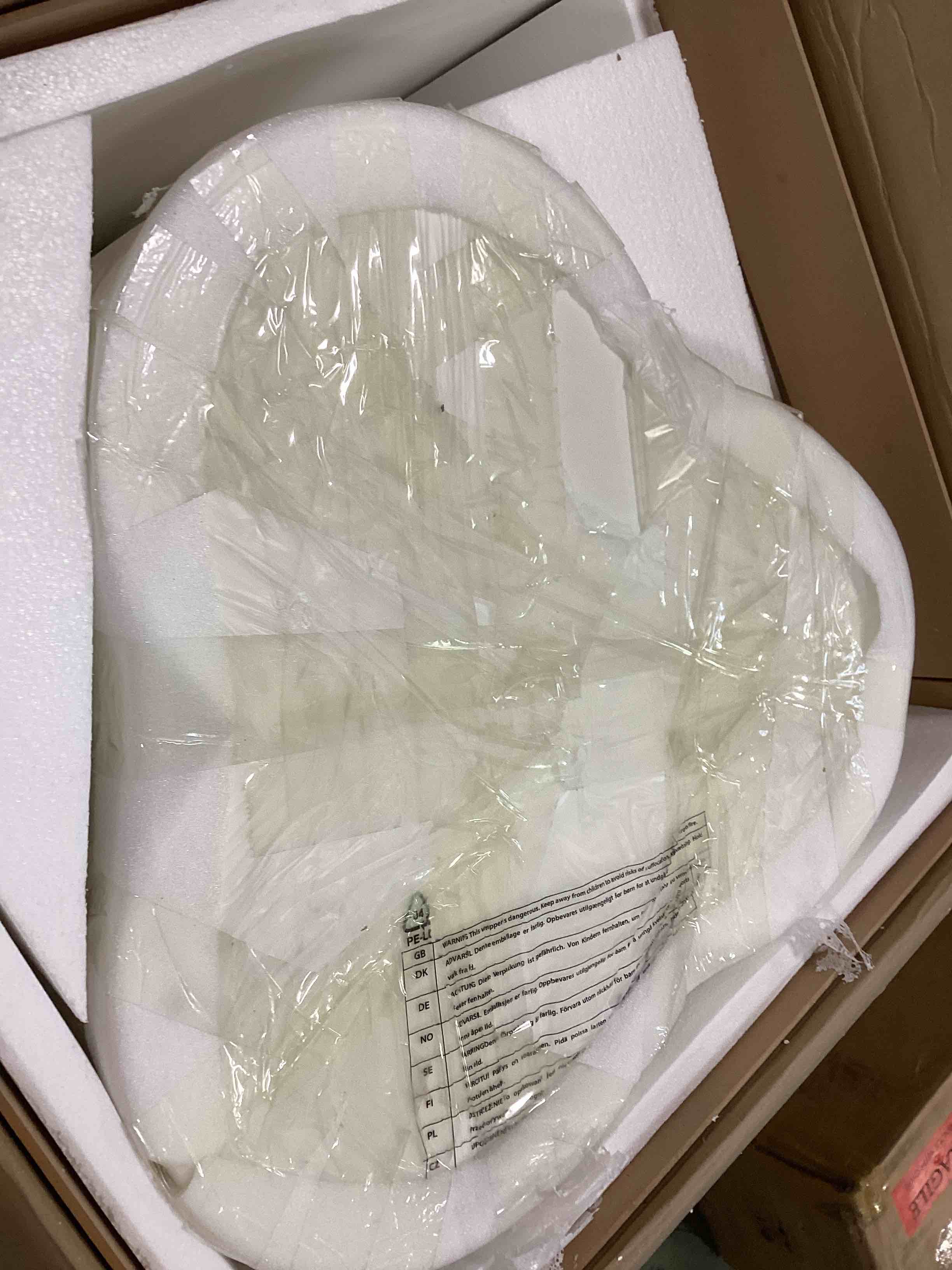 https://s3.amazonaws.com/lotting-images-prod/bidfta/PPE0503573_1730914827284.jpeg