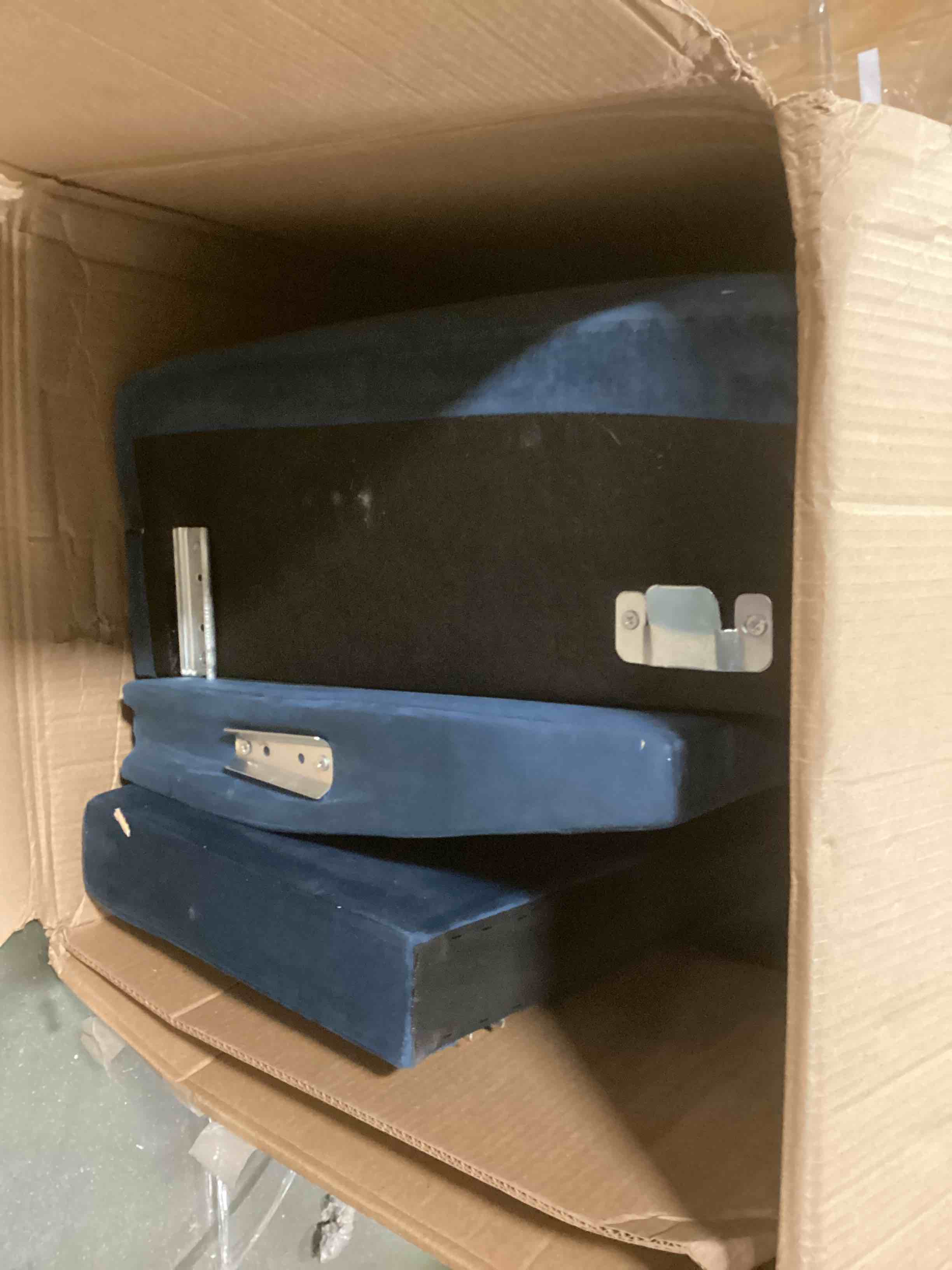 https://s3.amazonaws.com/lotting-images-prod/bidfta/PPE0503580_1730916635938.jpeg