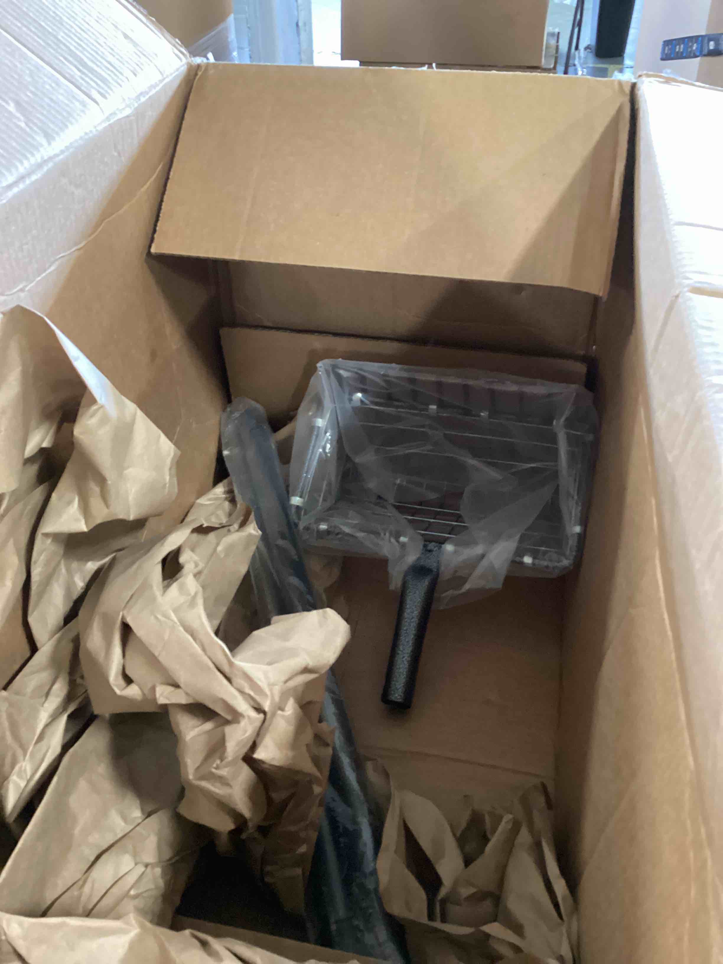 https://s3.amazonaws.com/lotting-images-prod/bidfta/PPE0504662_1730122874893.jpeg