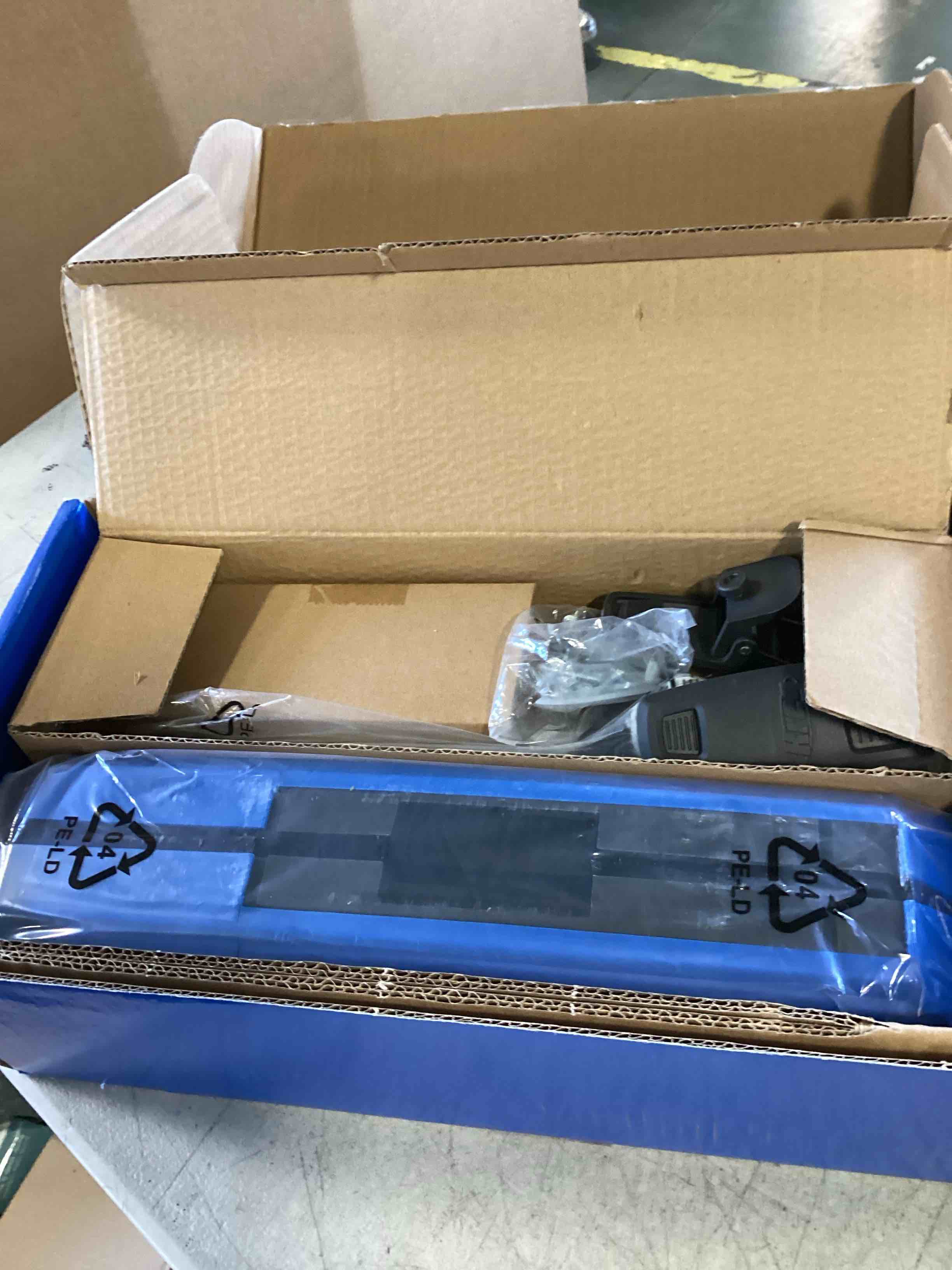 https://s3.amazonaws.com/lotting-images-prod/bidfta/PPE0505285_1729698139761.jpeg