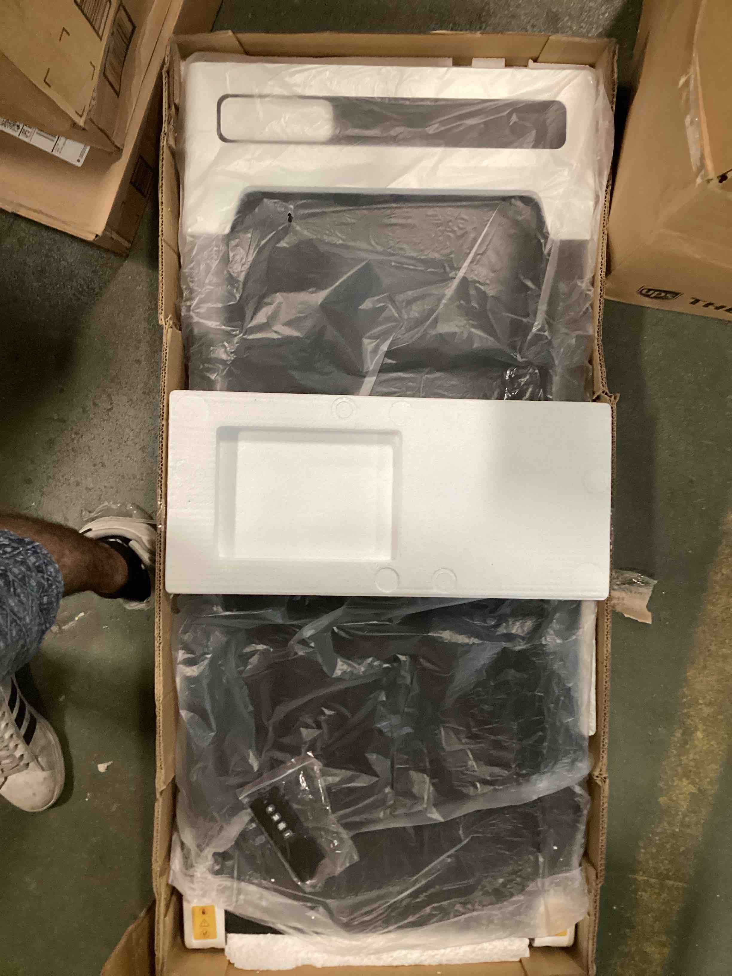 https://s3.amazonaws.com/lotting-images-prod/bidfta/PPE0511288_1729042464553.jpeg