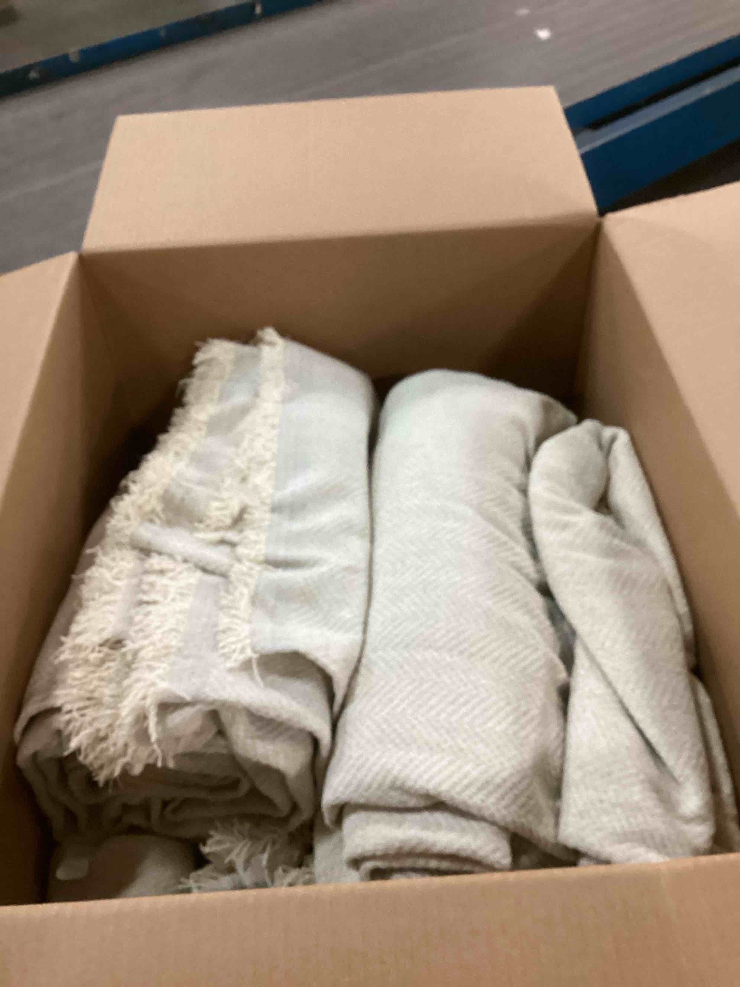 https://s3.amazonaws.com/lotting-images-prod/bidfta/PPE0512244_1729723489040.jpeg