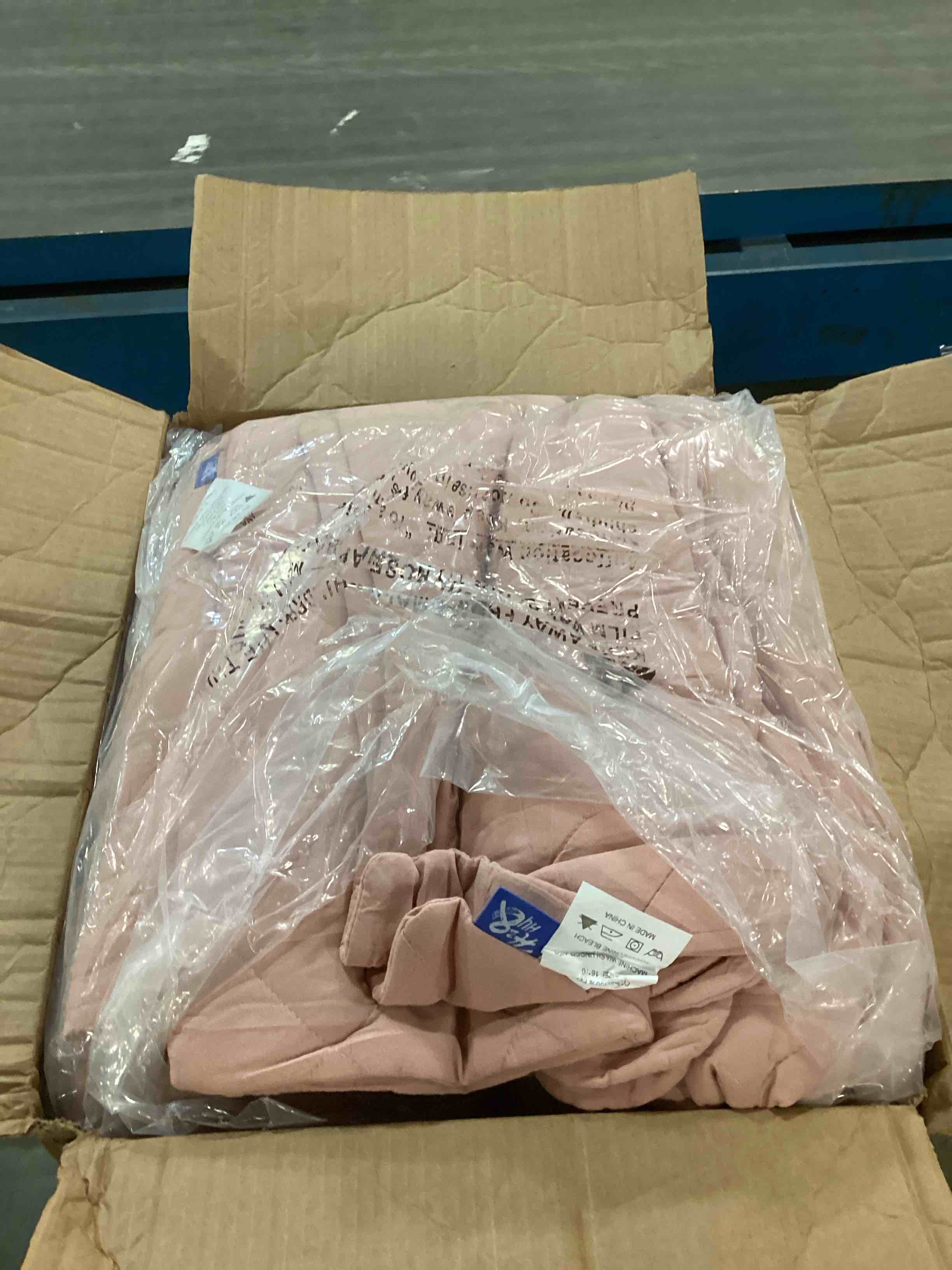 https://s3.amazonaws.com/lotting-images-prod/bidfta/PPE0512384_1729650430705.jpeg