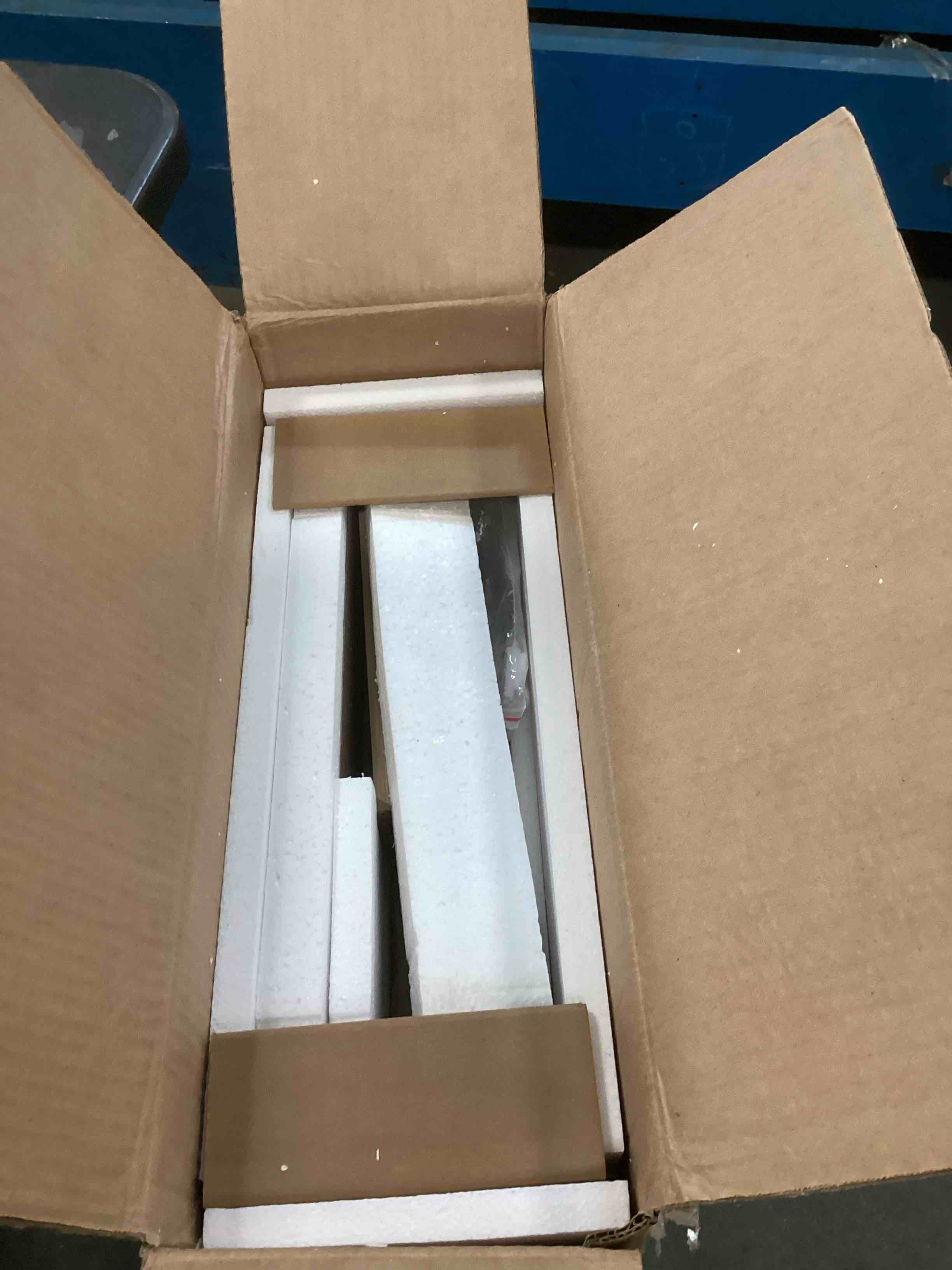 https://s3.amazonaws.com/lotting-images-prod/bidfta/PPE0512816_1729352204020.jpeg