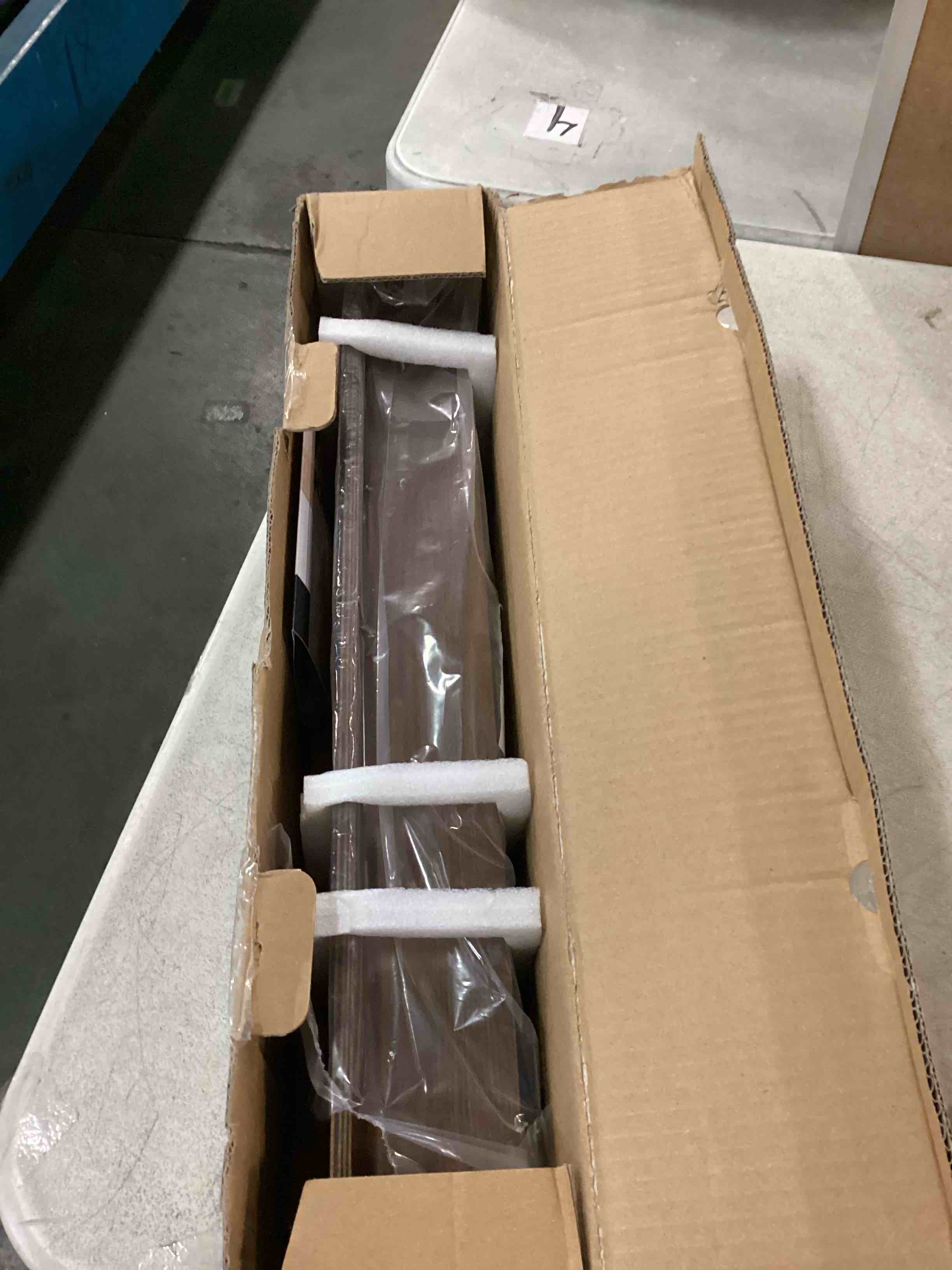 https://s3.amazonaws.com/lotting-images-prod/bidfta/PPE0513475_1729129884117.jpeg