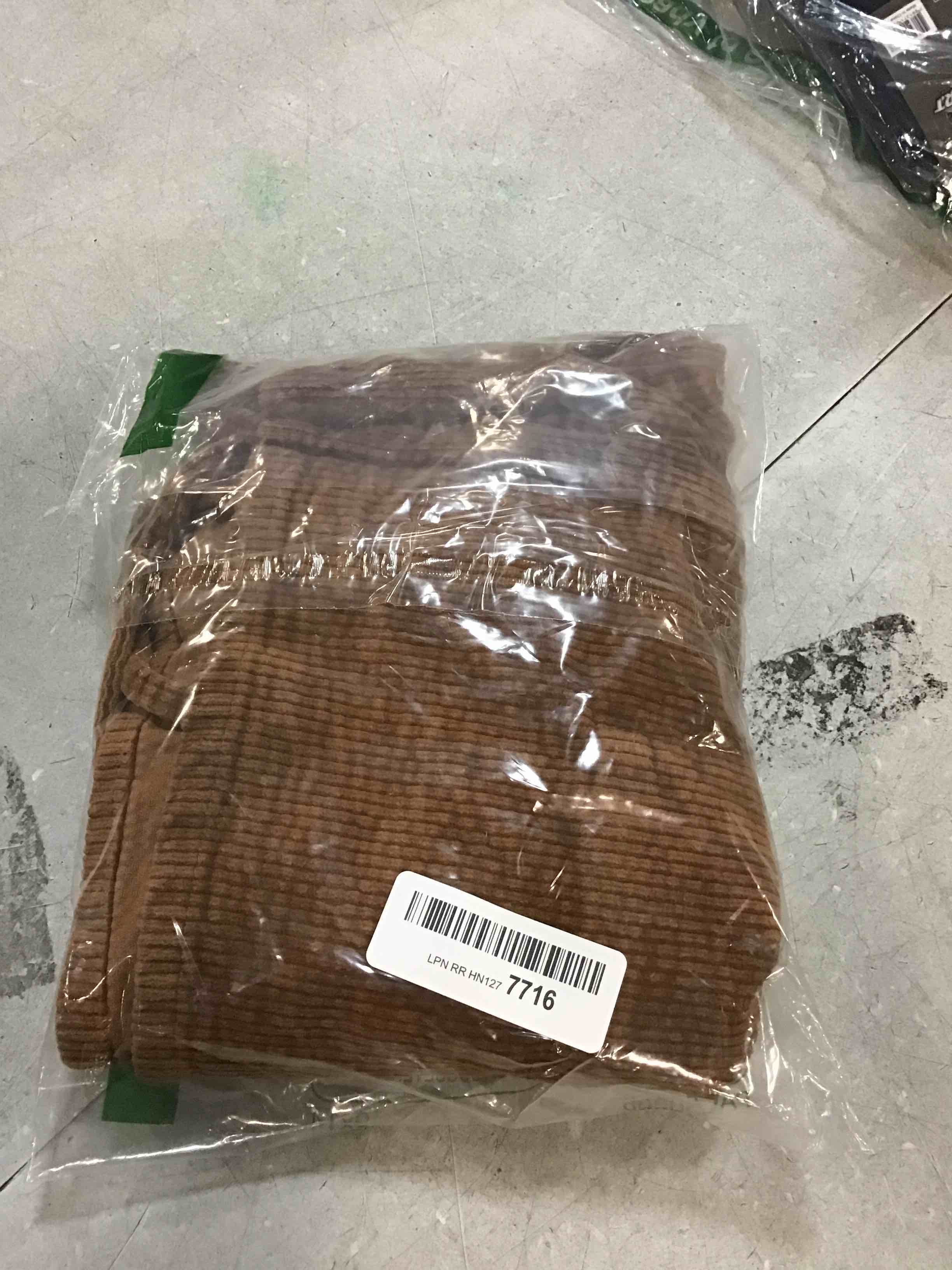 https://s3.amazonaws.com/lotting-images-prod/bidfta/PPE0515512_1728967859023.jpeg