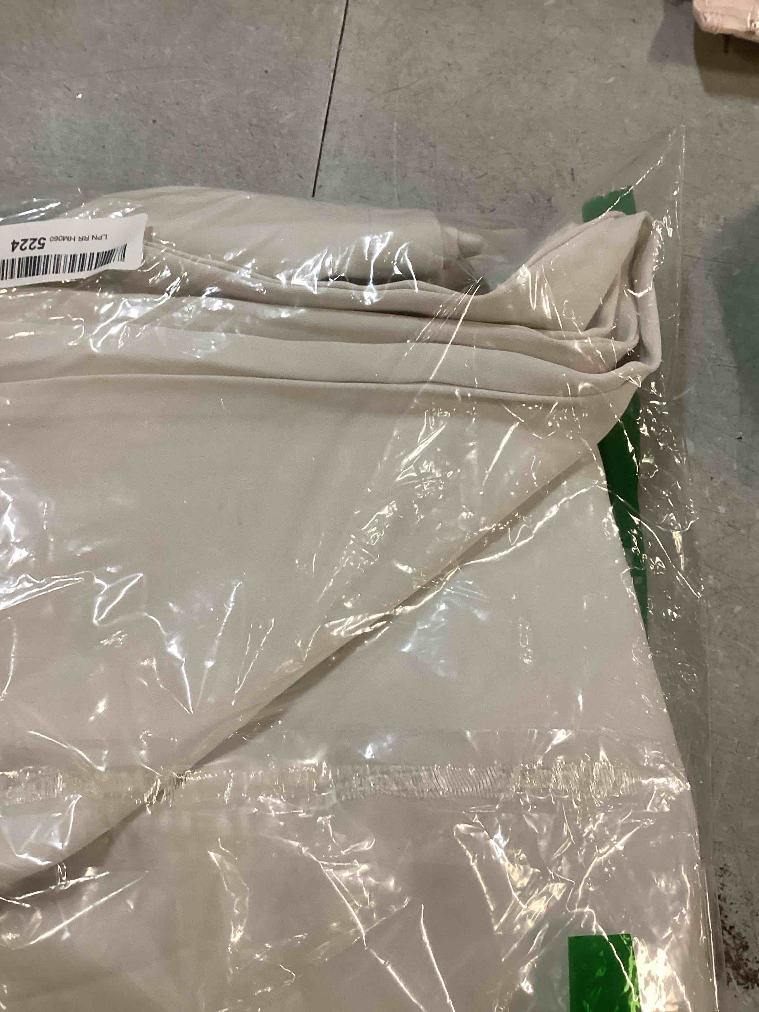 https://s3.amazonaws.com/lotting-images-prod/bidfta/PPE0515708_1728708700841.jpeg