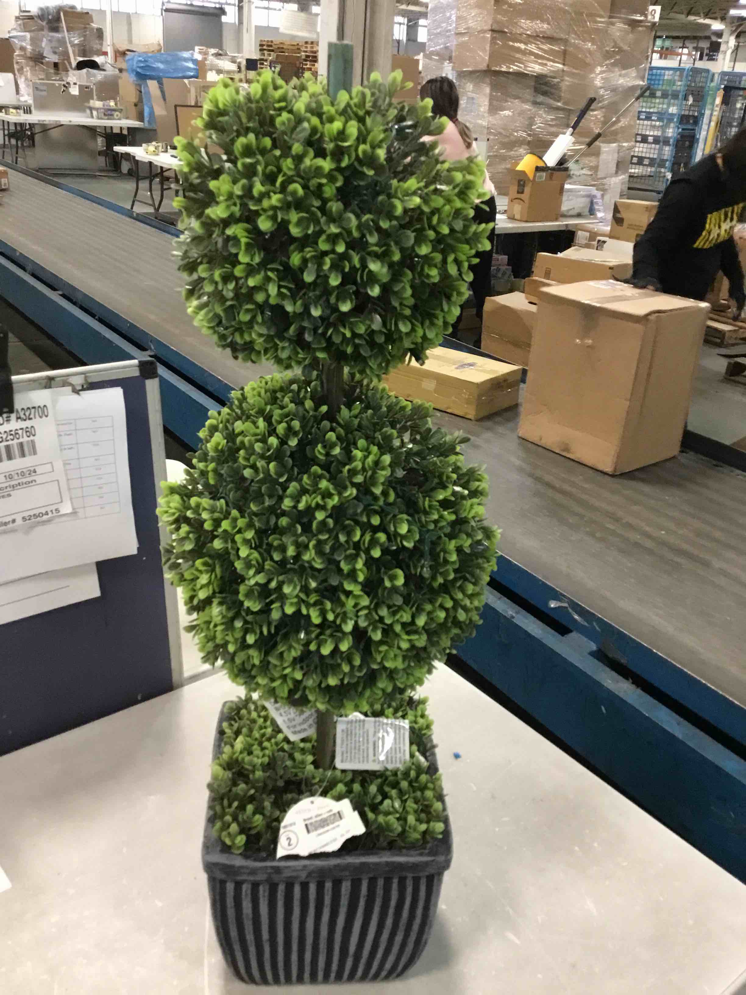 https://s3.amazonaws.com/lotting-images-prod/bidfta/PPE0519602_1728940476026.jpeg