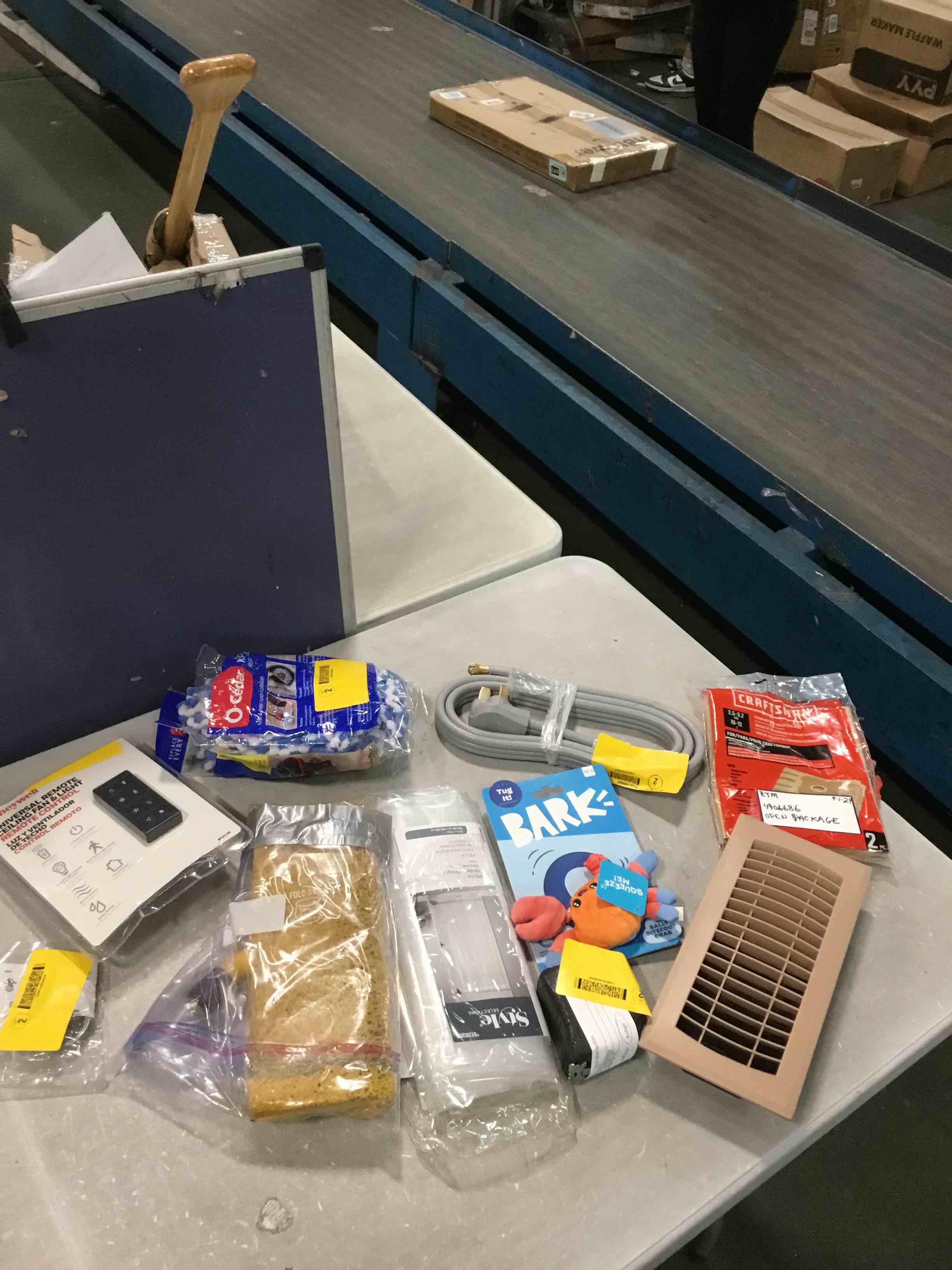 https://s3.amazonaws.com/lotting-images-prod/bidfta/PPE0519736_1728692146114.jpeg