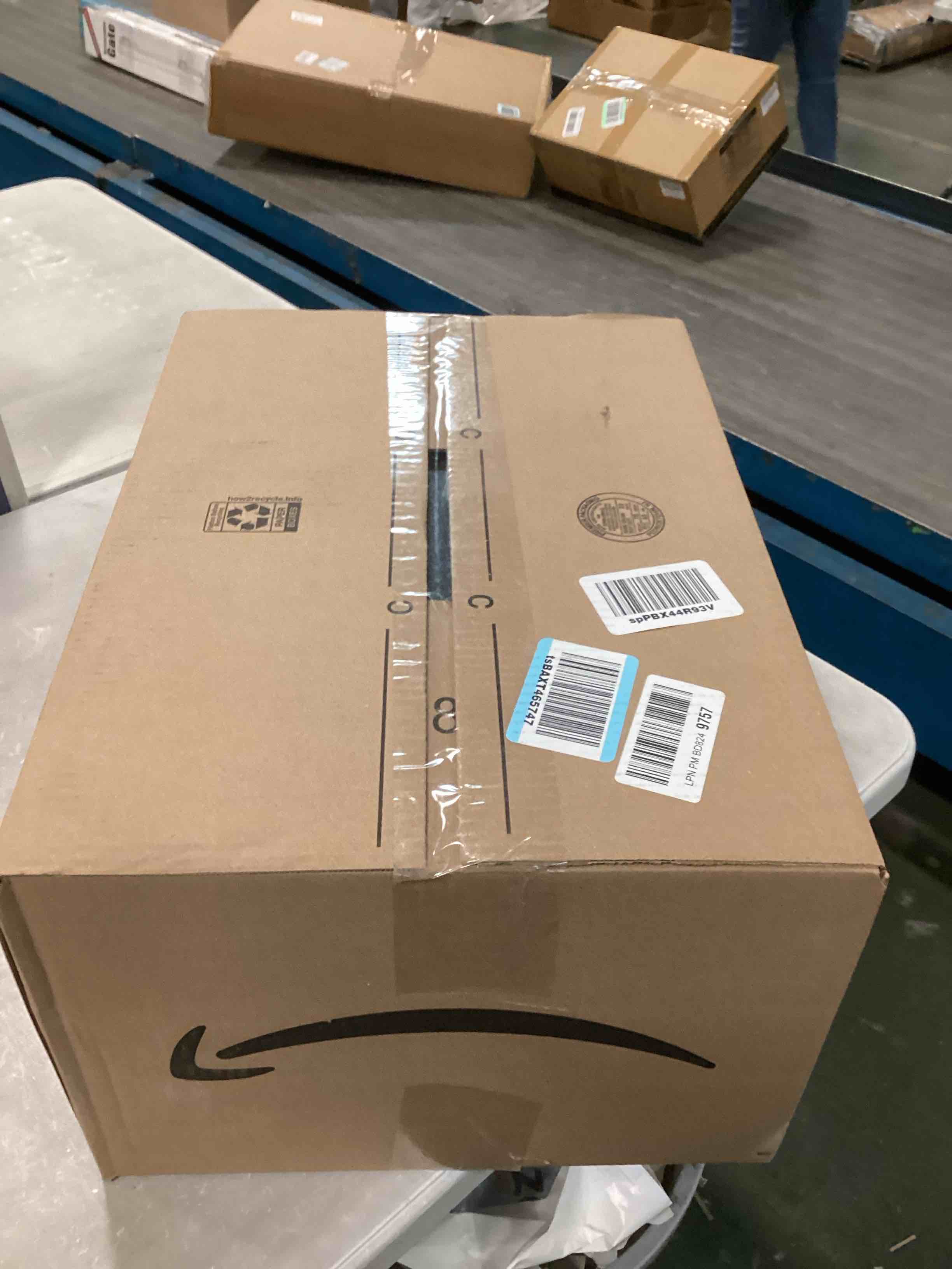 https://s3.amazonaws.com/lotting-images-prod/bidfta/PPE0519960_1728534155723.jpeg