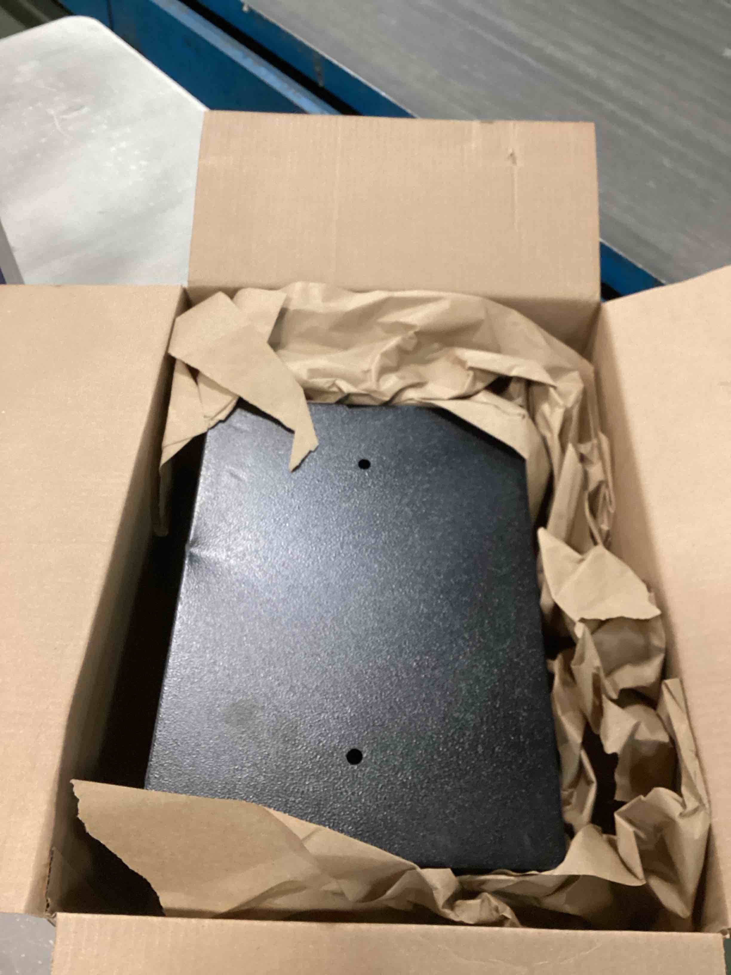 https://s3.amazonaws.com/lotting-images-prod/bidfta/PPE0519960_1728534181634.jpeg