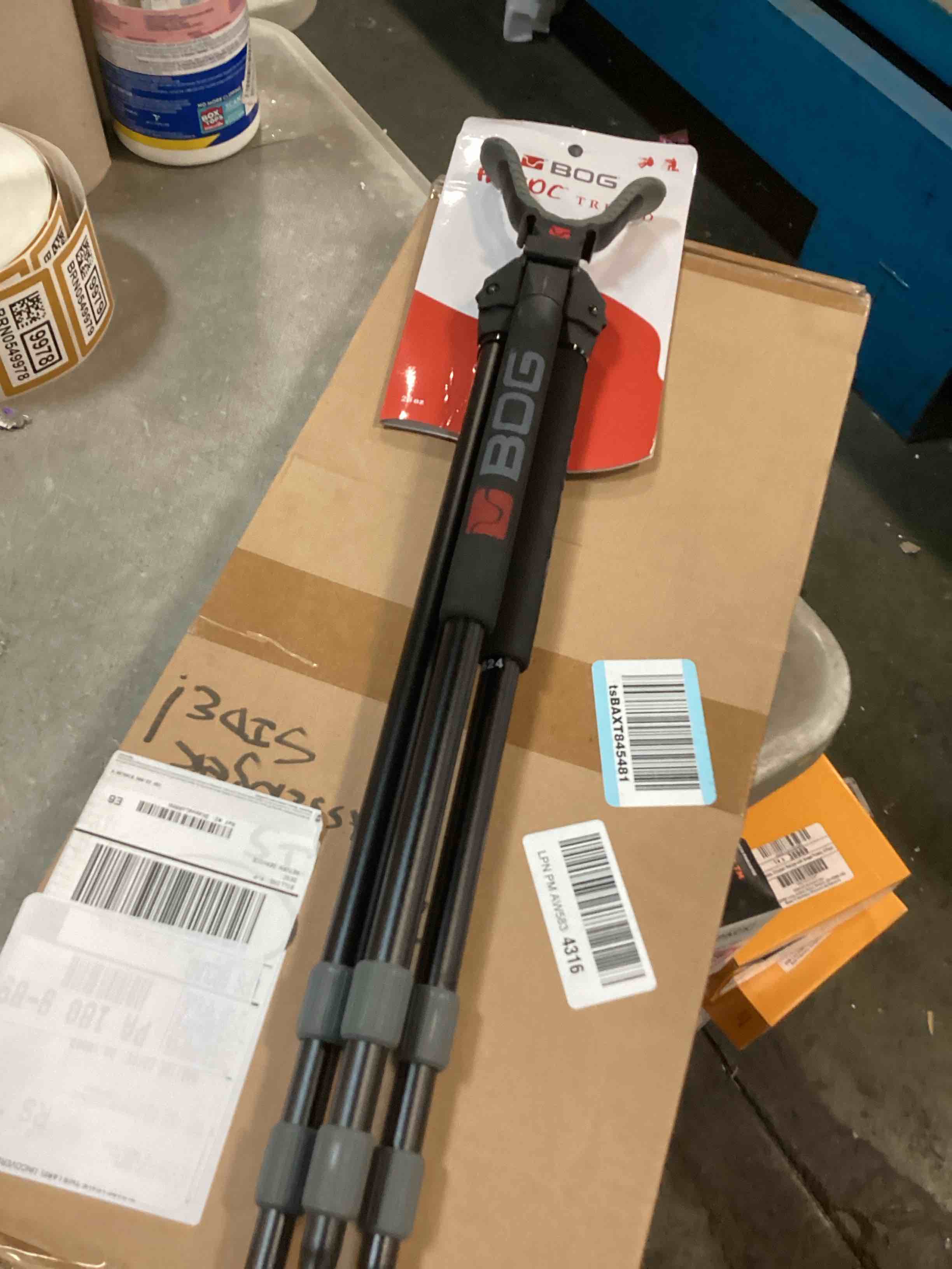 https://s3.amazonaws.com/lotting-images-prod/bidfta/PPE0546036_1732045965638.jpeg