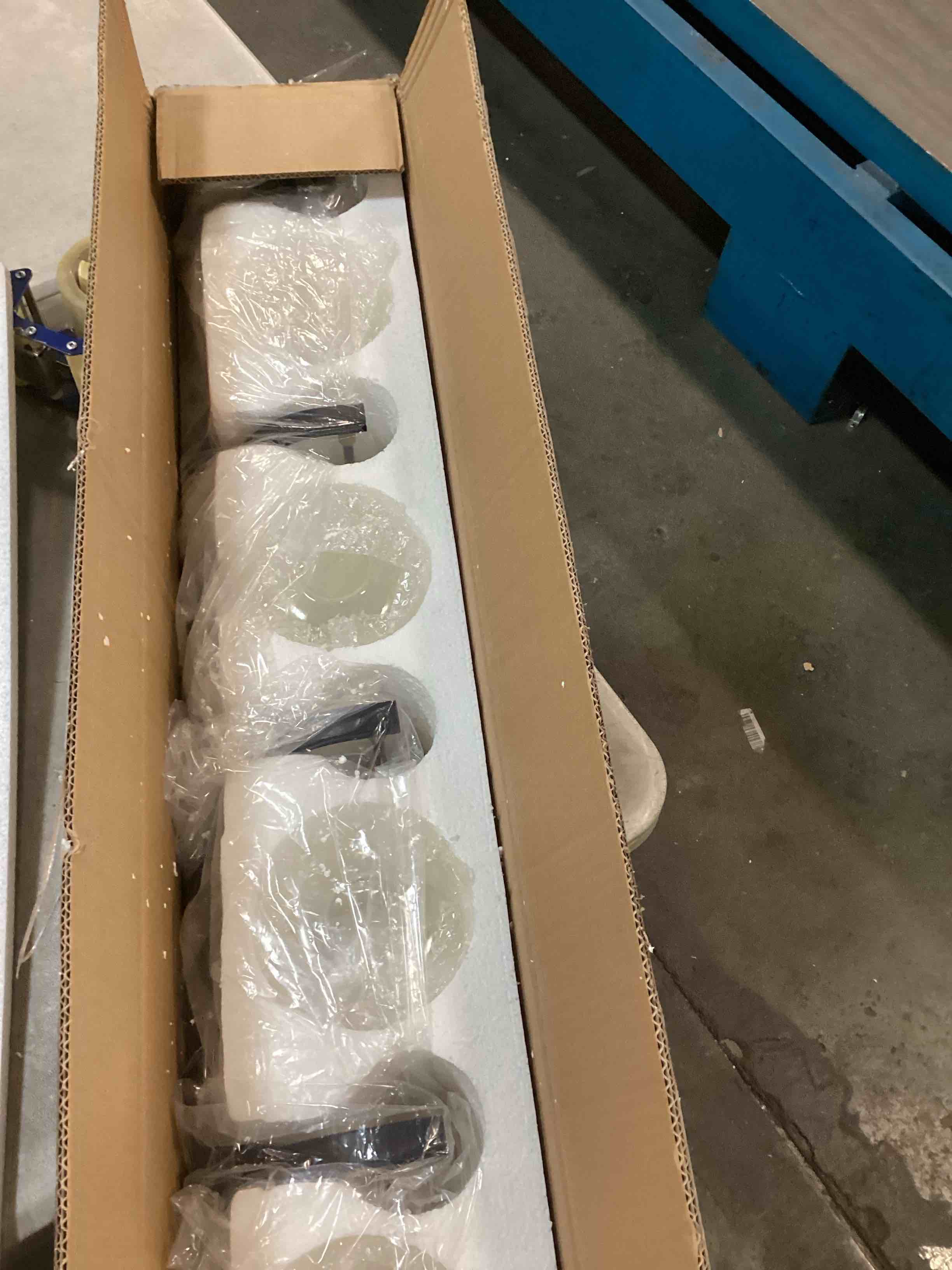 https://s3.amazonaws.com/lotting-images-prod/bidfta/PPE0546648_1731501204628.jpeg