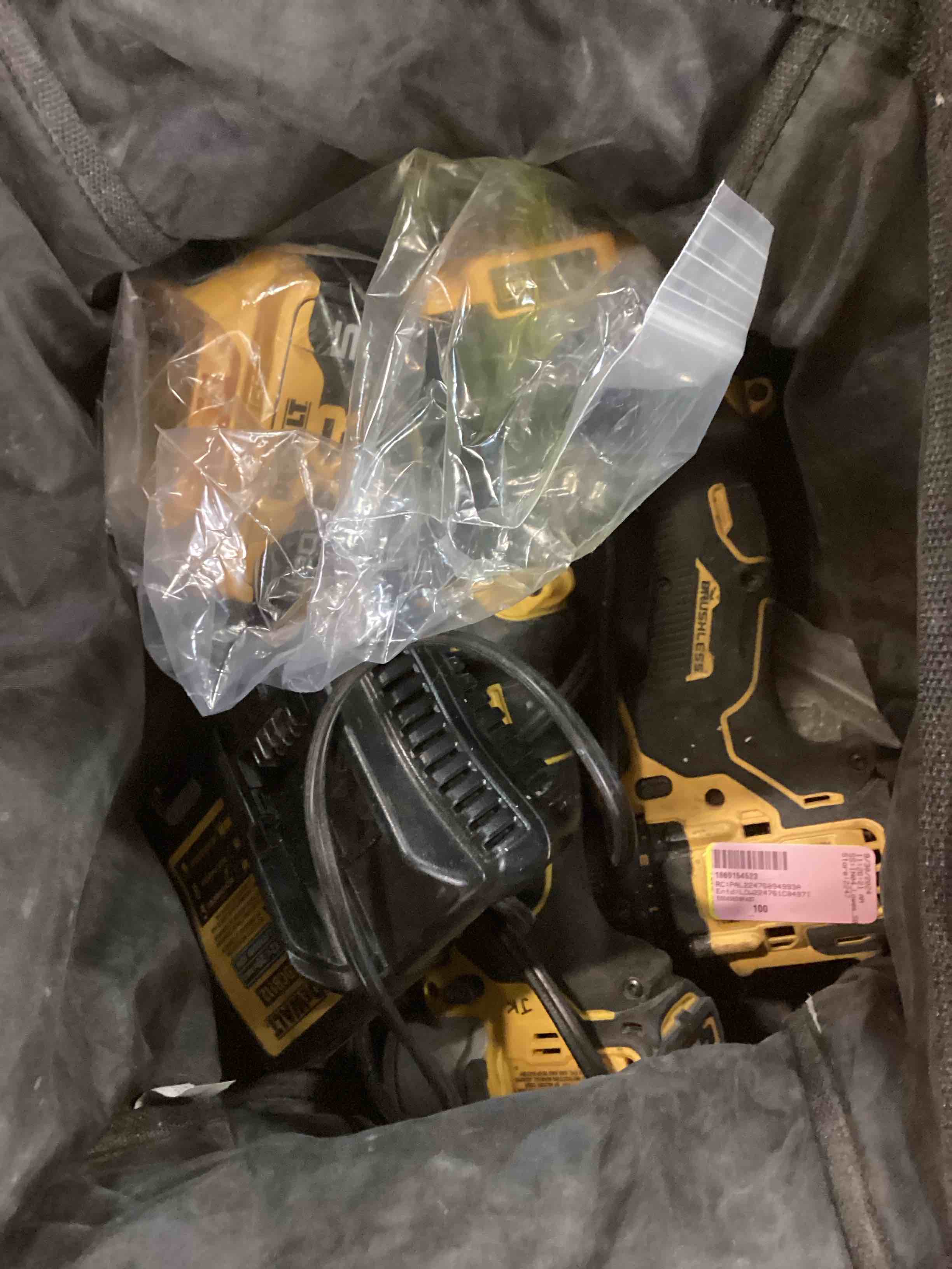 https://s3.amazonaws.com/lotting-images-prod/bidfta/PPE0547683_1730473538040.jpeg