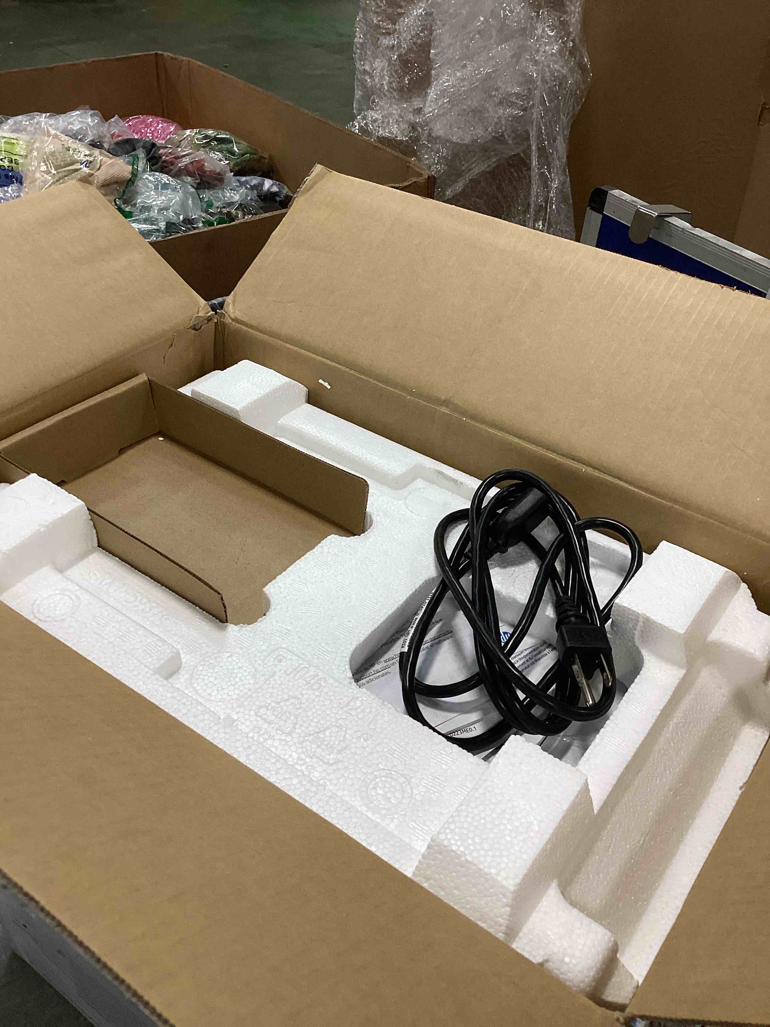 https://s3.amazonaws.com/lotting-images-prod/bidfta/PPE0550615_1732050951617.jpeg