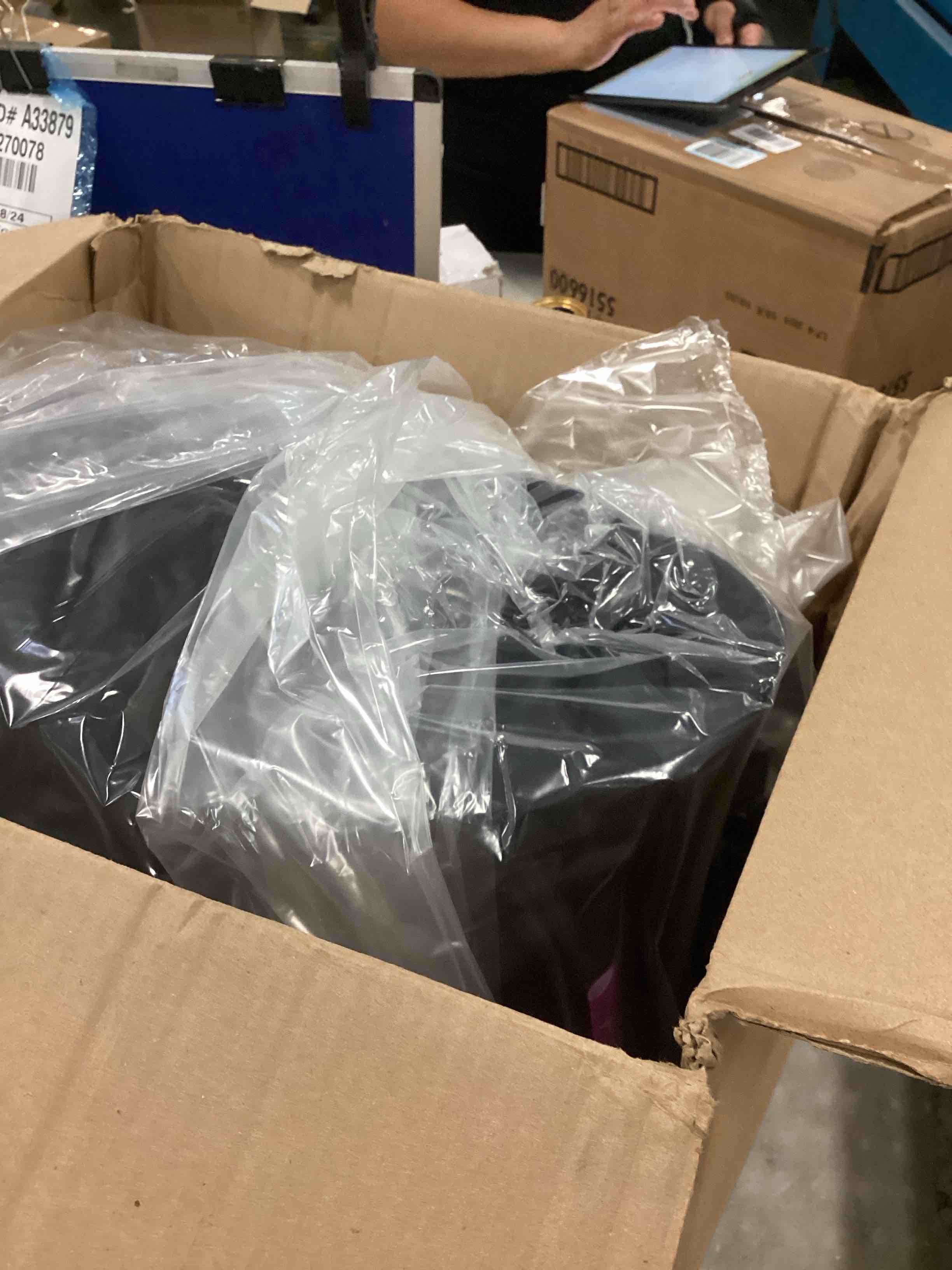 https://s3.amazonaws.com/lotting-images-prod/bidfta/PPE0550711_1732025059461.jpeg