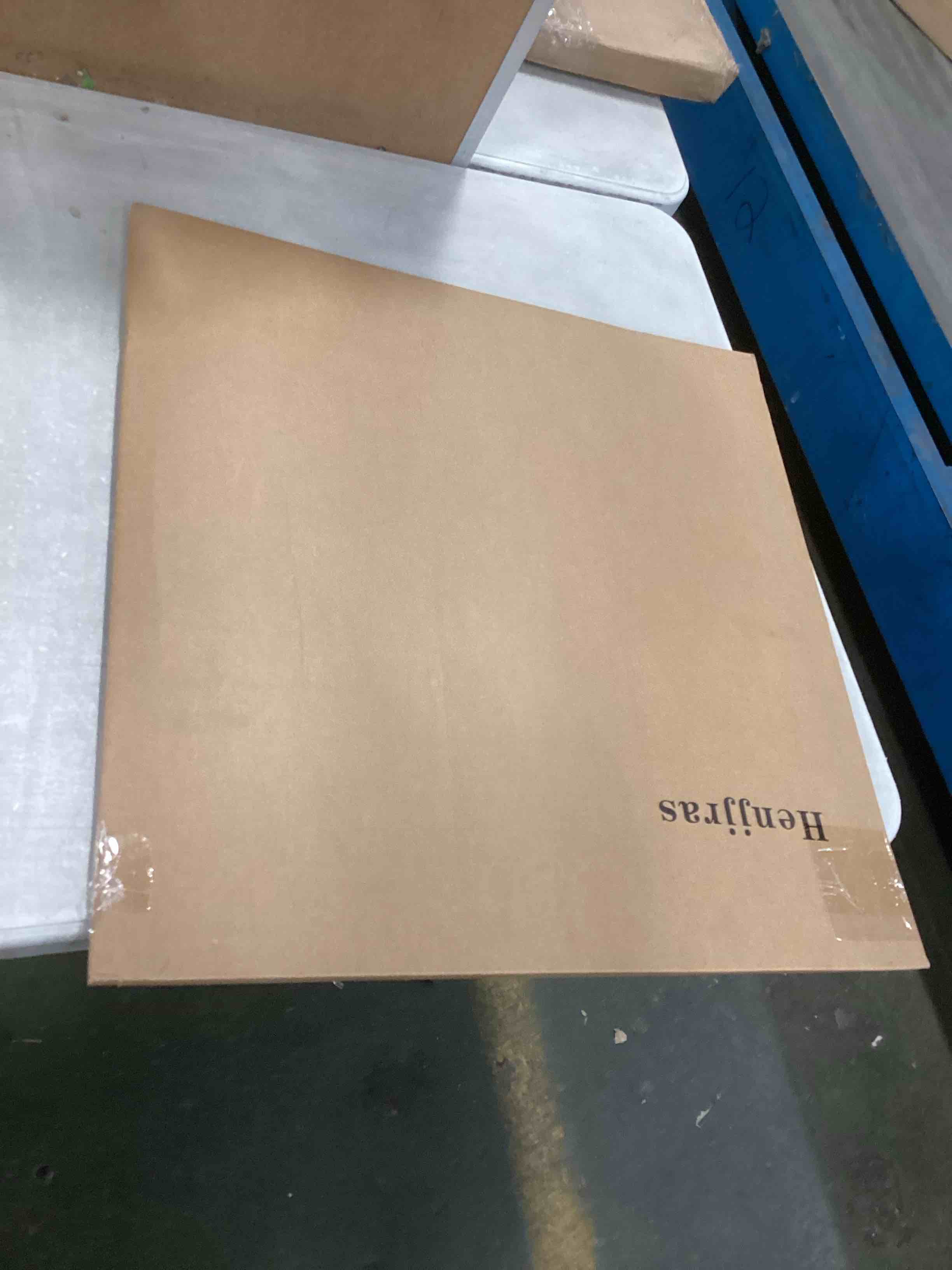 https://s3.amazonaws.com/lotting-images-prod/bidfta/PPE0553489_1729797939471.jpeg