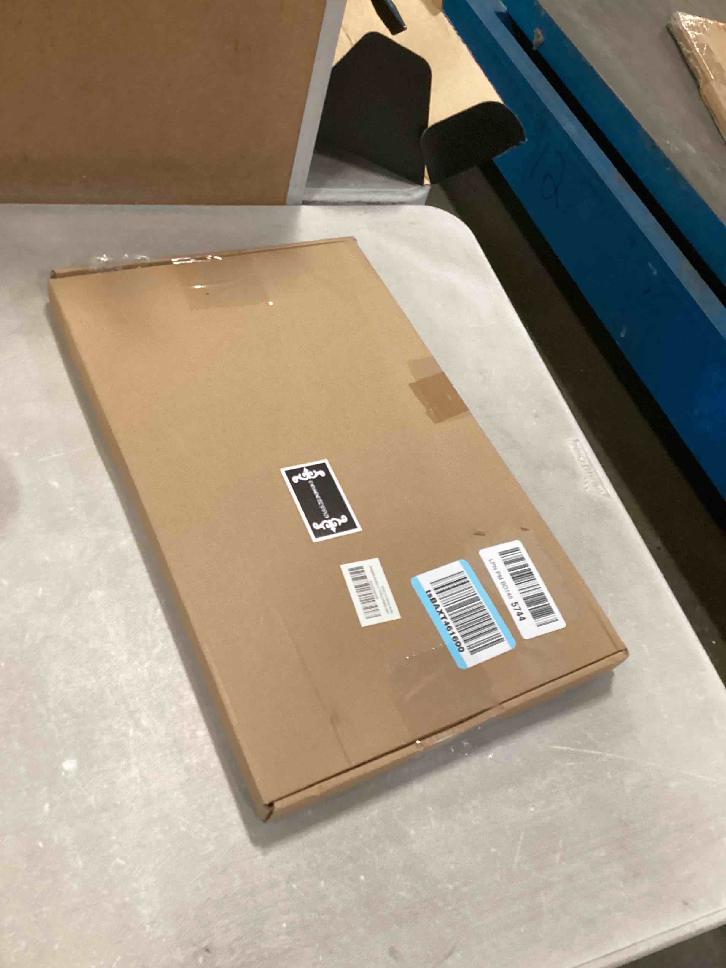 https://s3.amazonaws.com/lotting-images-prod/bidfta/PPE0553682_1729780600124.jpeg