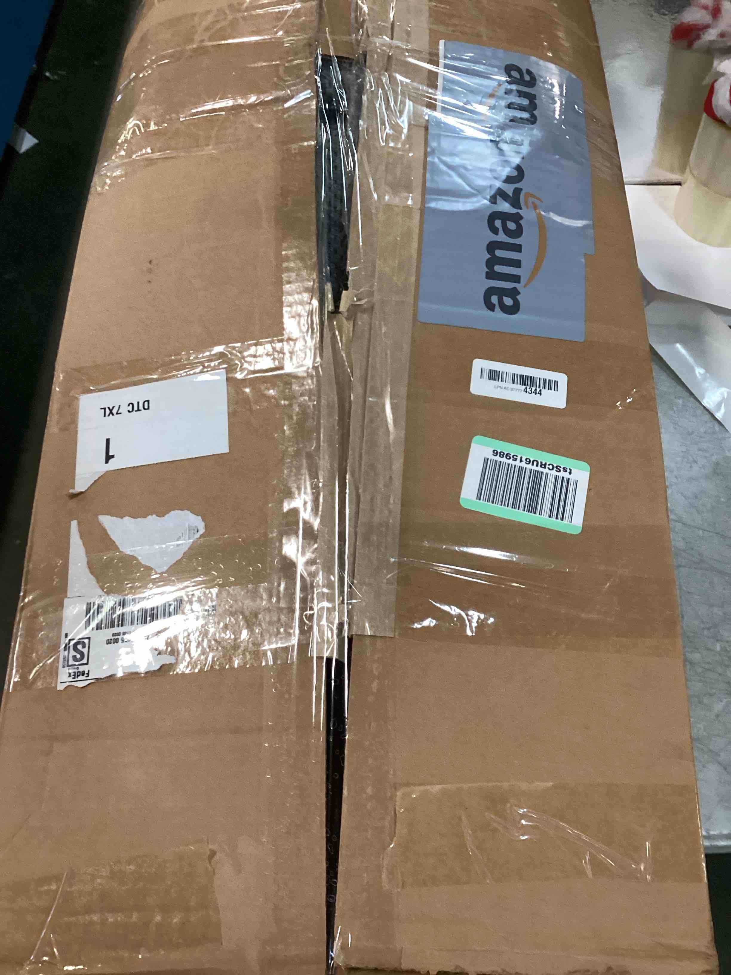 https://s3.amazonaws.com/lotting-images-prod/bidfta/PPE0556851_1730481949999.jpeg