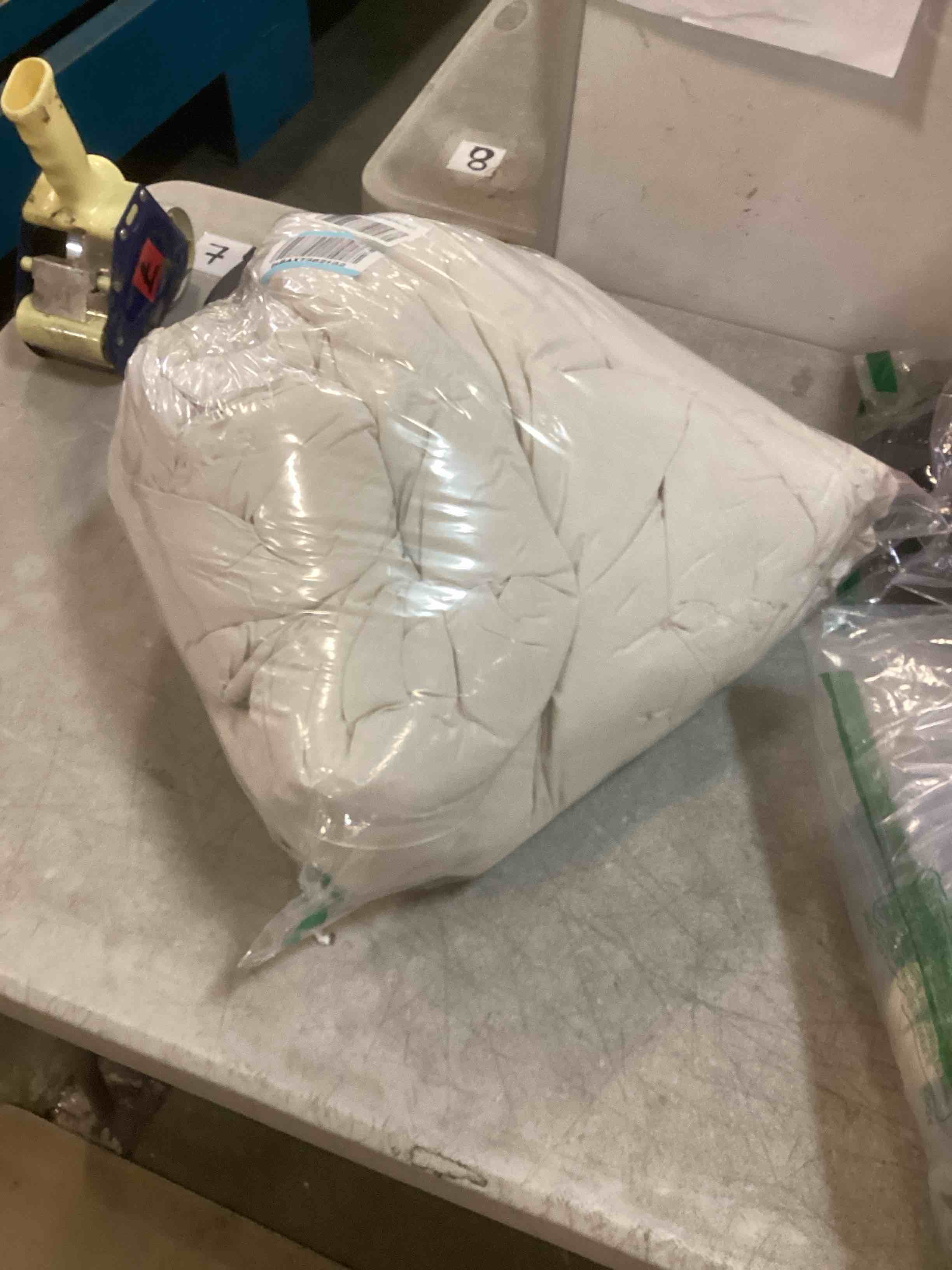 https://s3.amazonaws.com/lotting-images-prod/bidfta/PPE0557861_1729881115179.jpeg