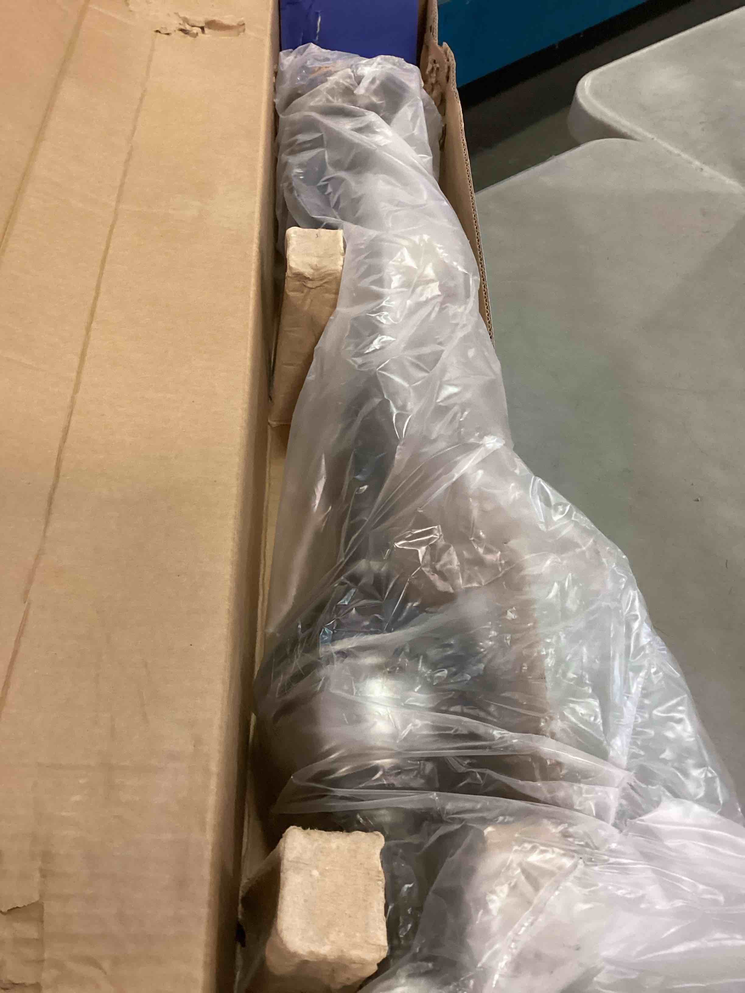 https://s3.amazonaws.com/lotting-images-prod/bidfta/PPE0558820_1730495260079.jpeg