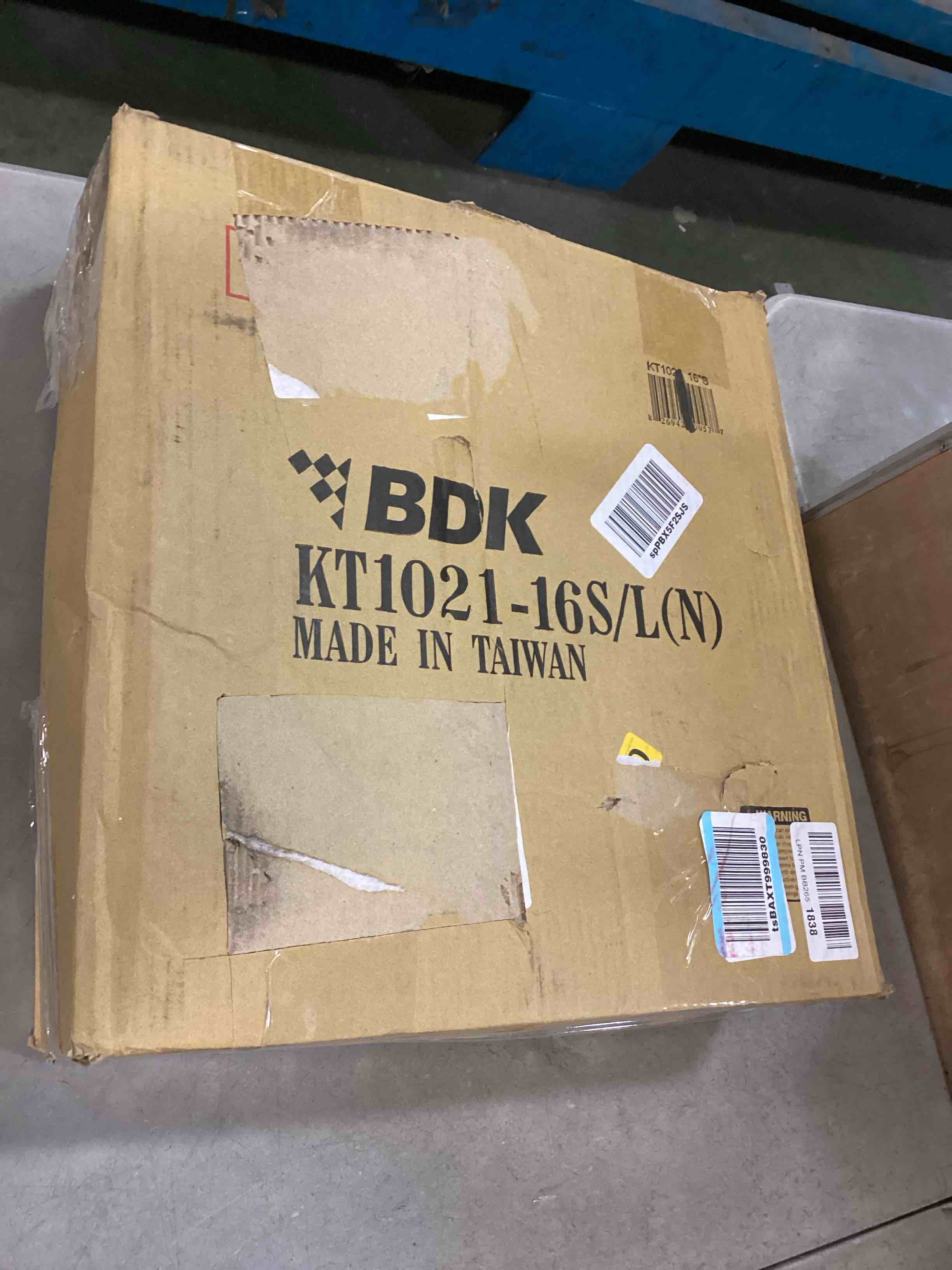 https://s3.amazonaws.com/lotting-images-prod/bidfta/PPE0559026_1730411930986.jpeg