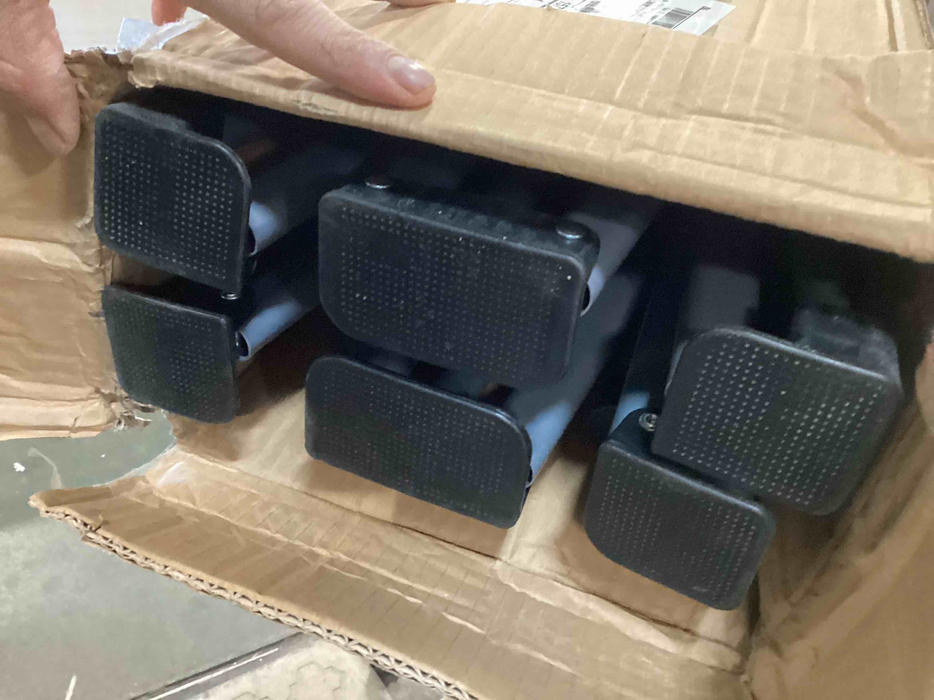 https://s3.amazonaws.com/lotting-images-prod/bidfta/PPE0560261_1734191154963.jpeg