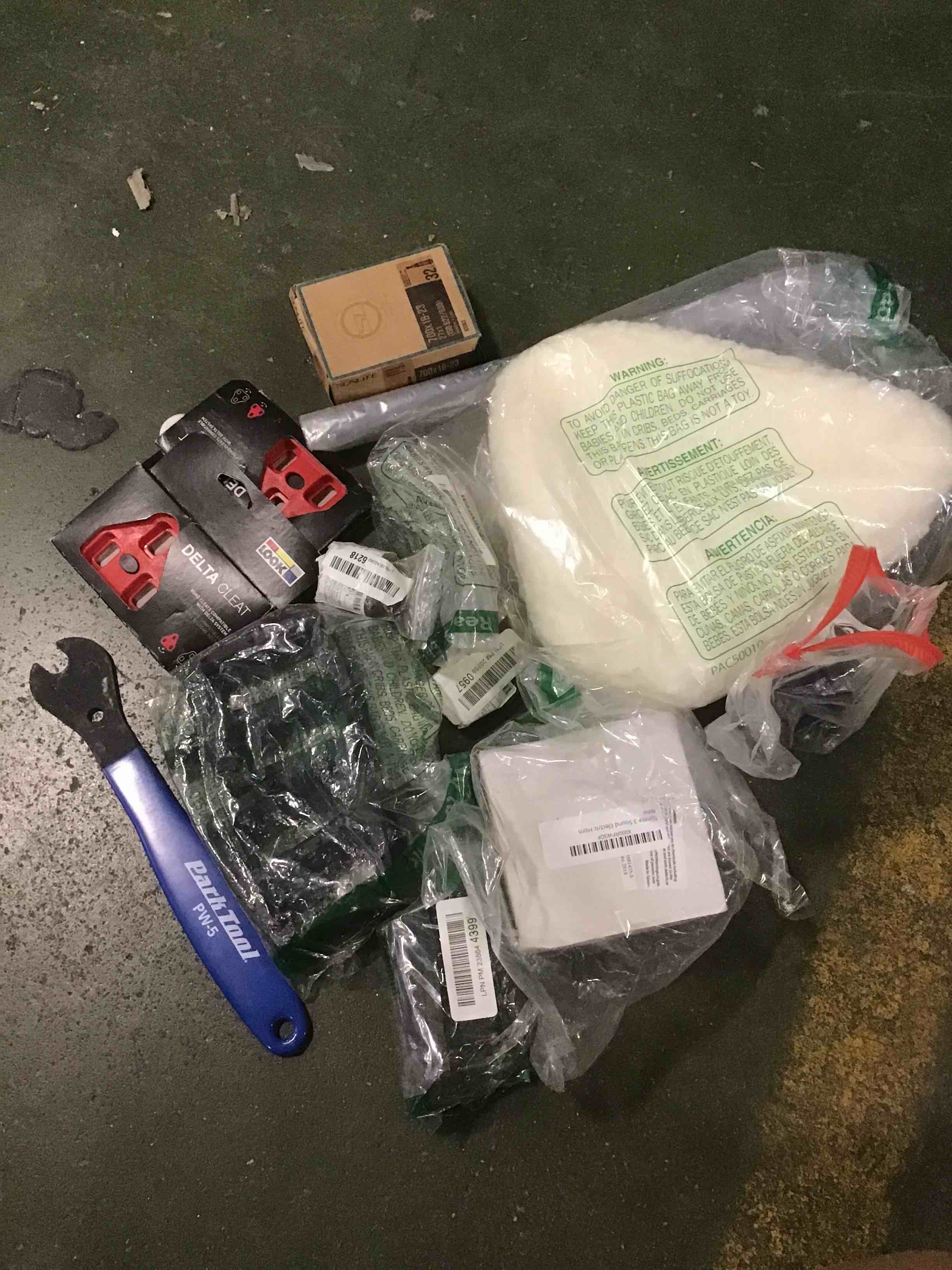 https://s3.amazonaws.com/lotting-images-prod/bidfta/PPE0560410_1733941736413.jpeg