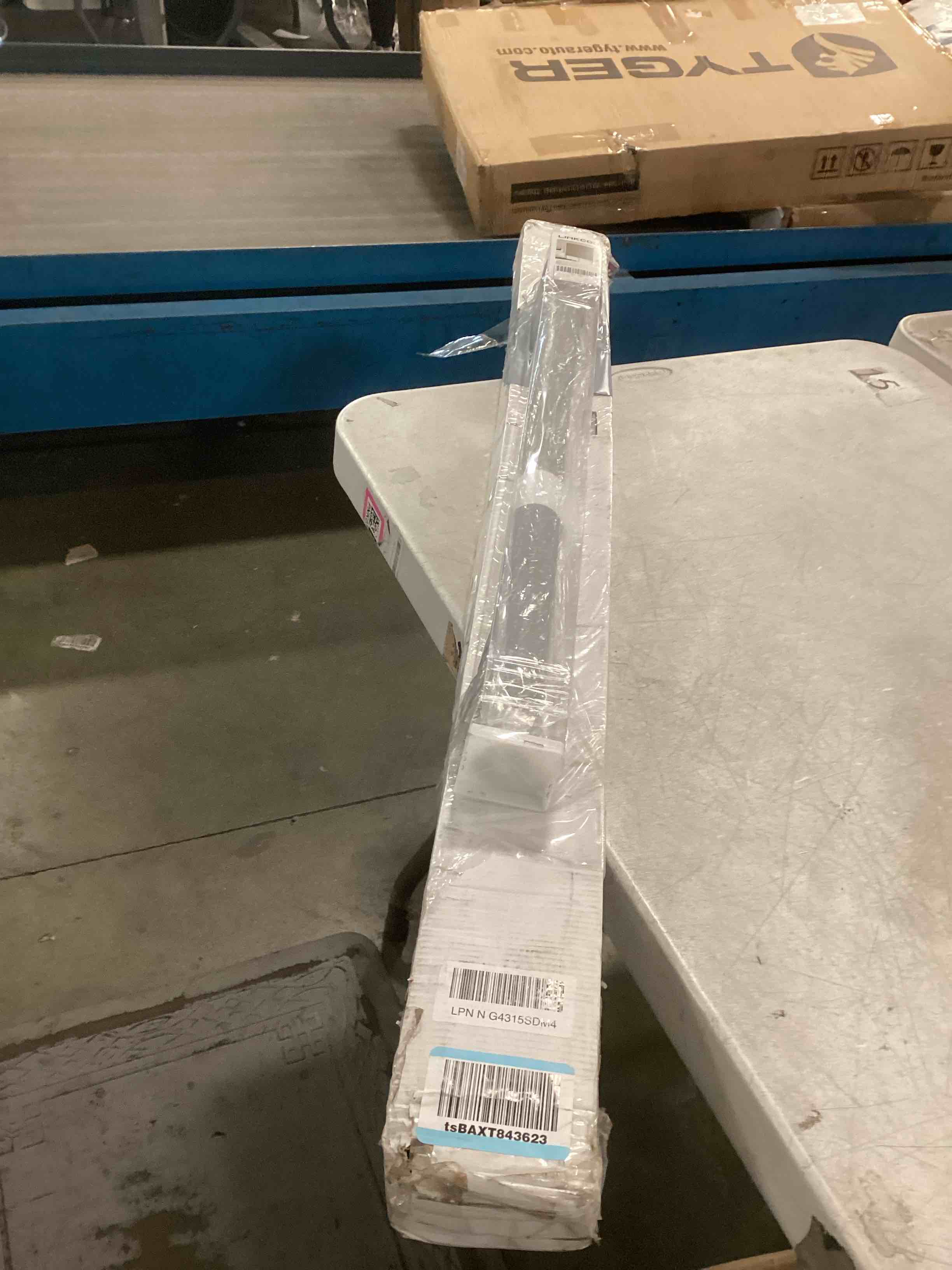 https://s3.amazonaws.com/lotting-images-prod/bidfta/PPE0564328_1731503383338.jpeg