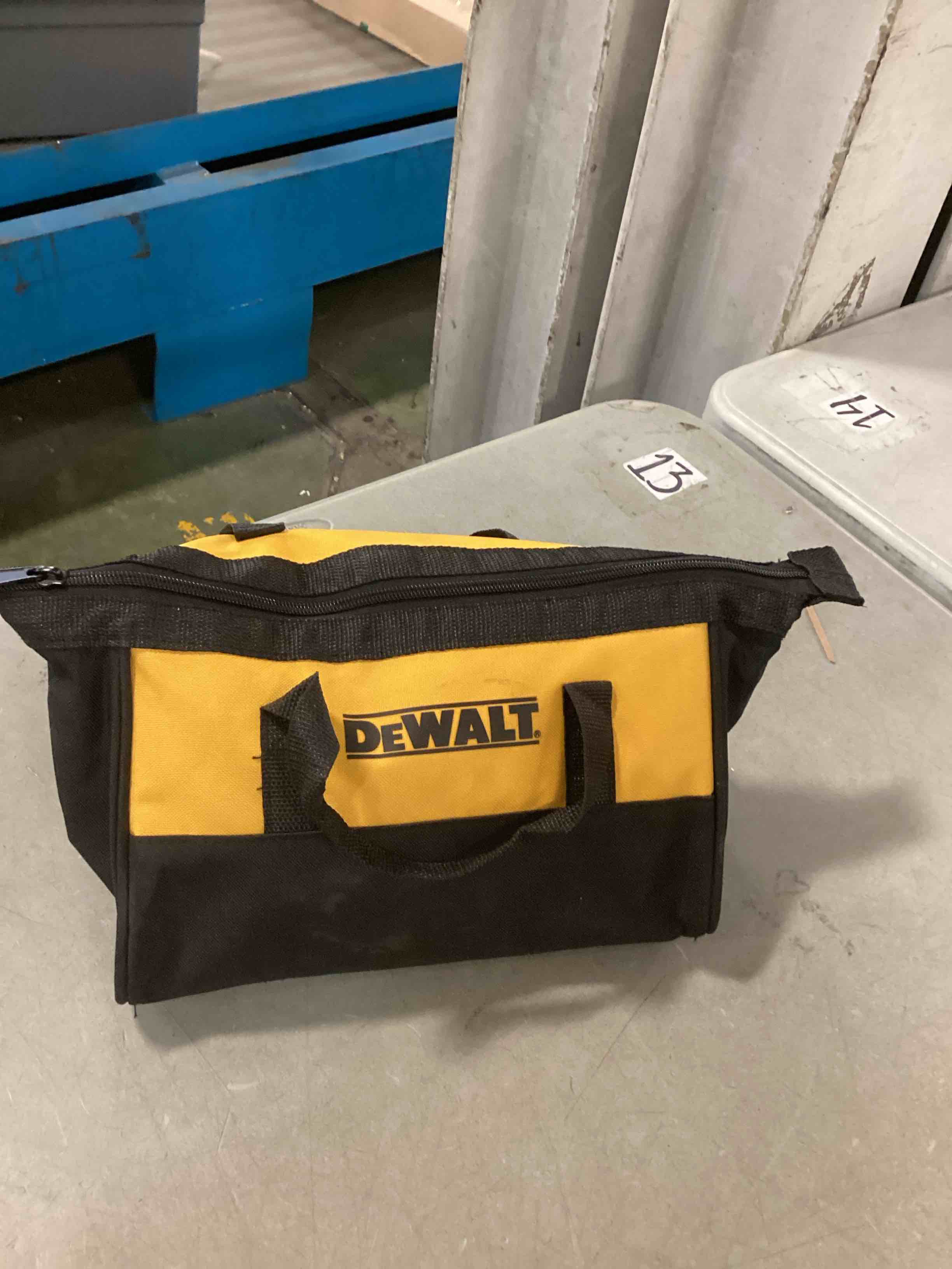 https://s3.amazonaws.com/lotting-images-prod/bidfta/PPE0565193_1730473519106.jpeg