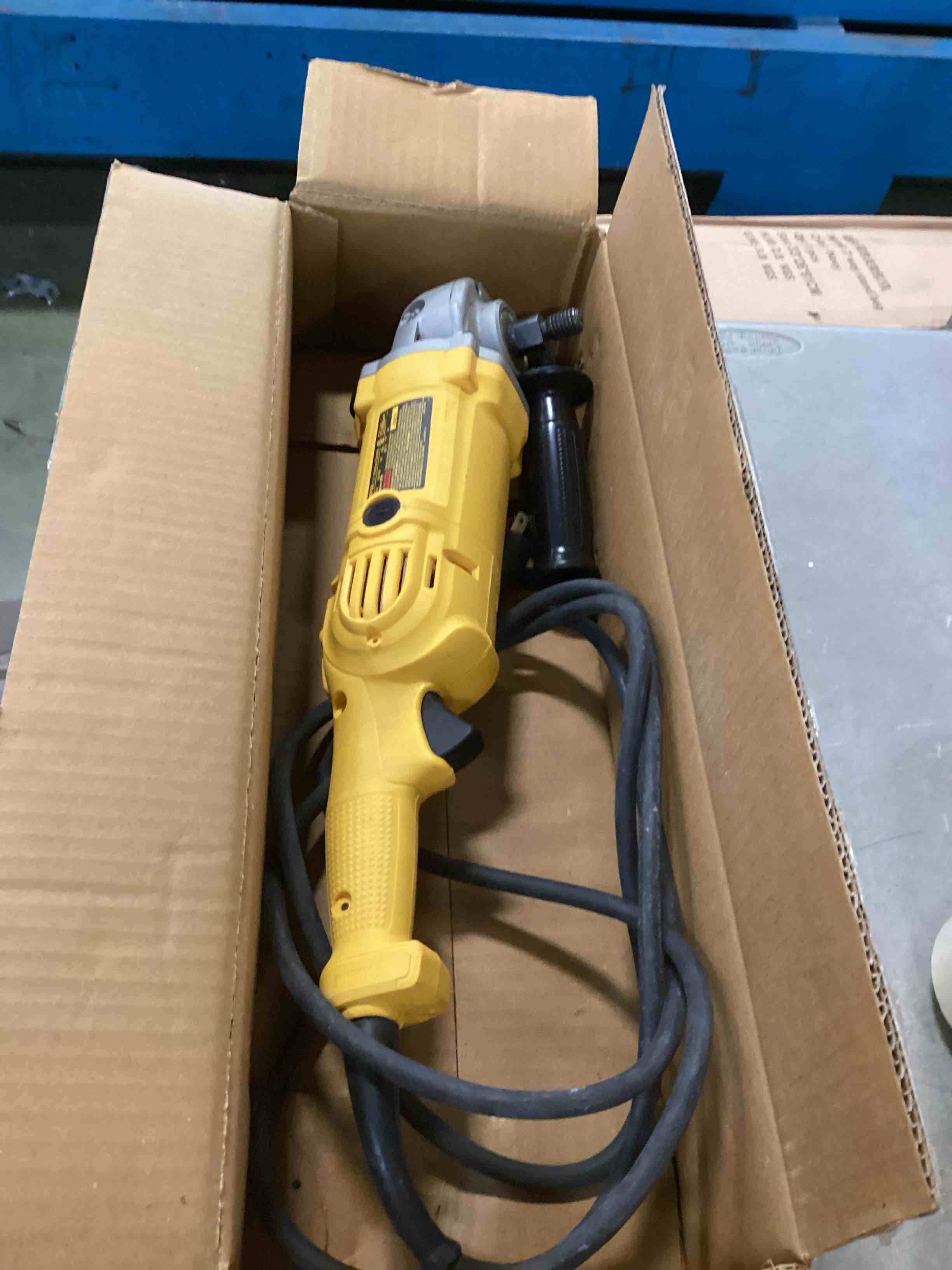 https://s3.amazonaws.com/lotting-images-prod/bidfta/PPE0565245_1730466708975.jpeg