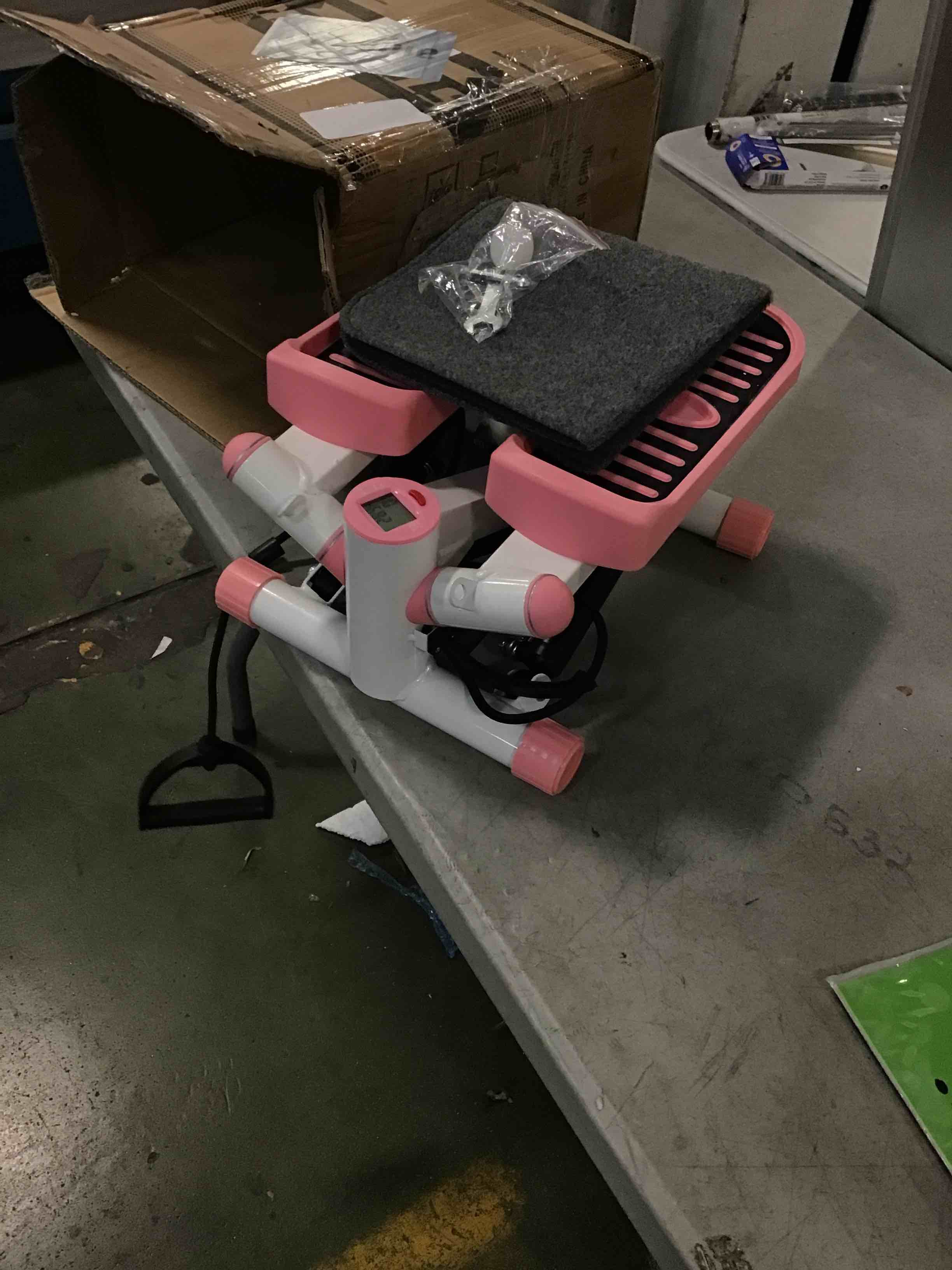 https://s3.amazonaws.com/lotting-images-prod/bidfta/PPE0565259_1730405621743.jpeg