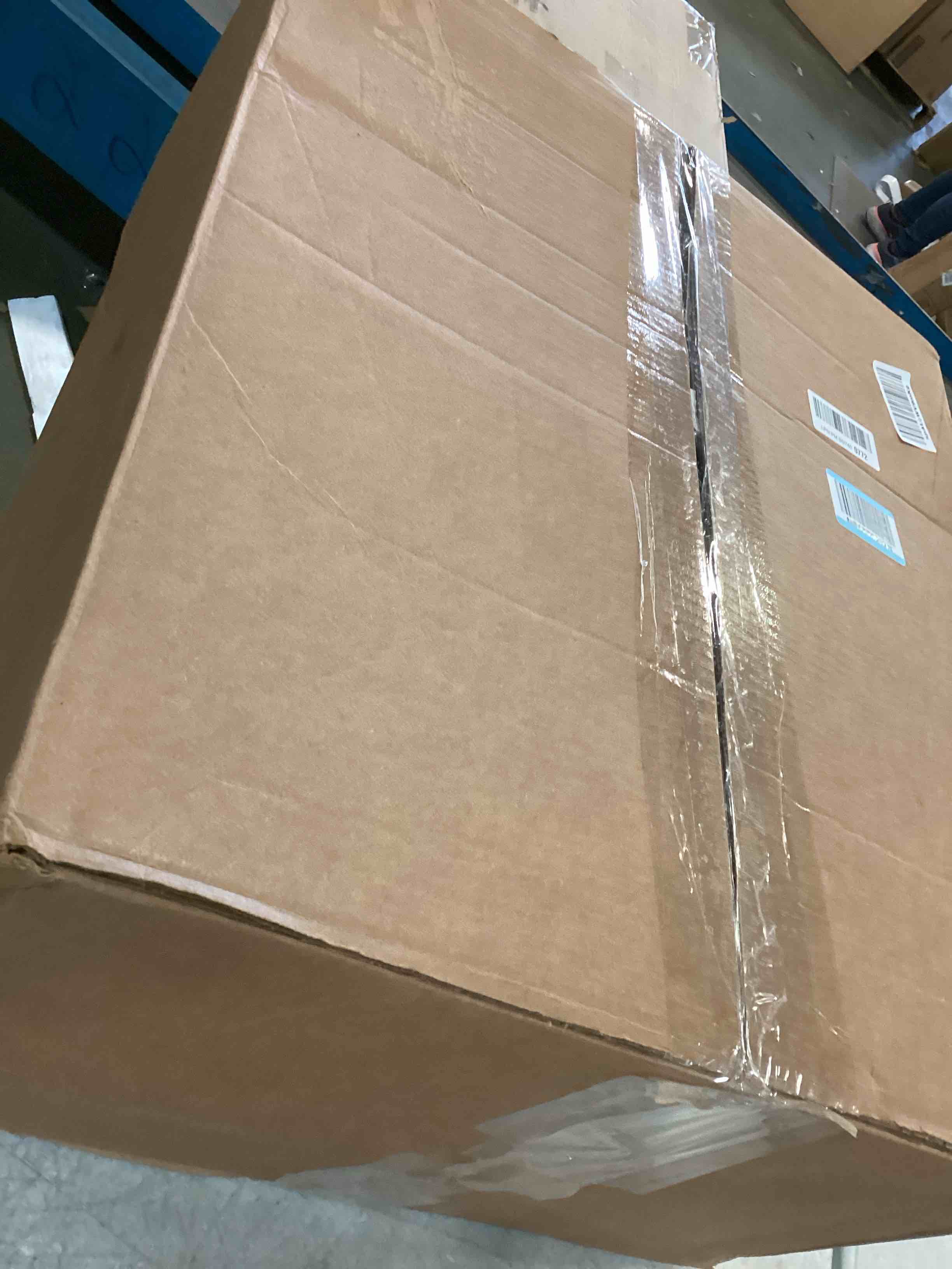 https://s3.amazonaws.com/lotting-images-prod/bidfta/PPE0565957_1729701134828.jpeg